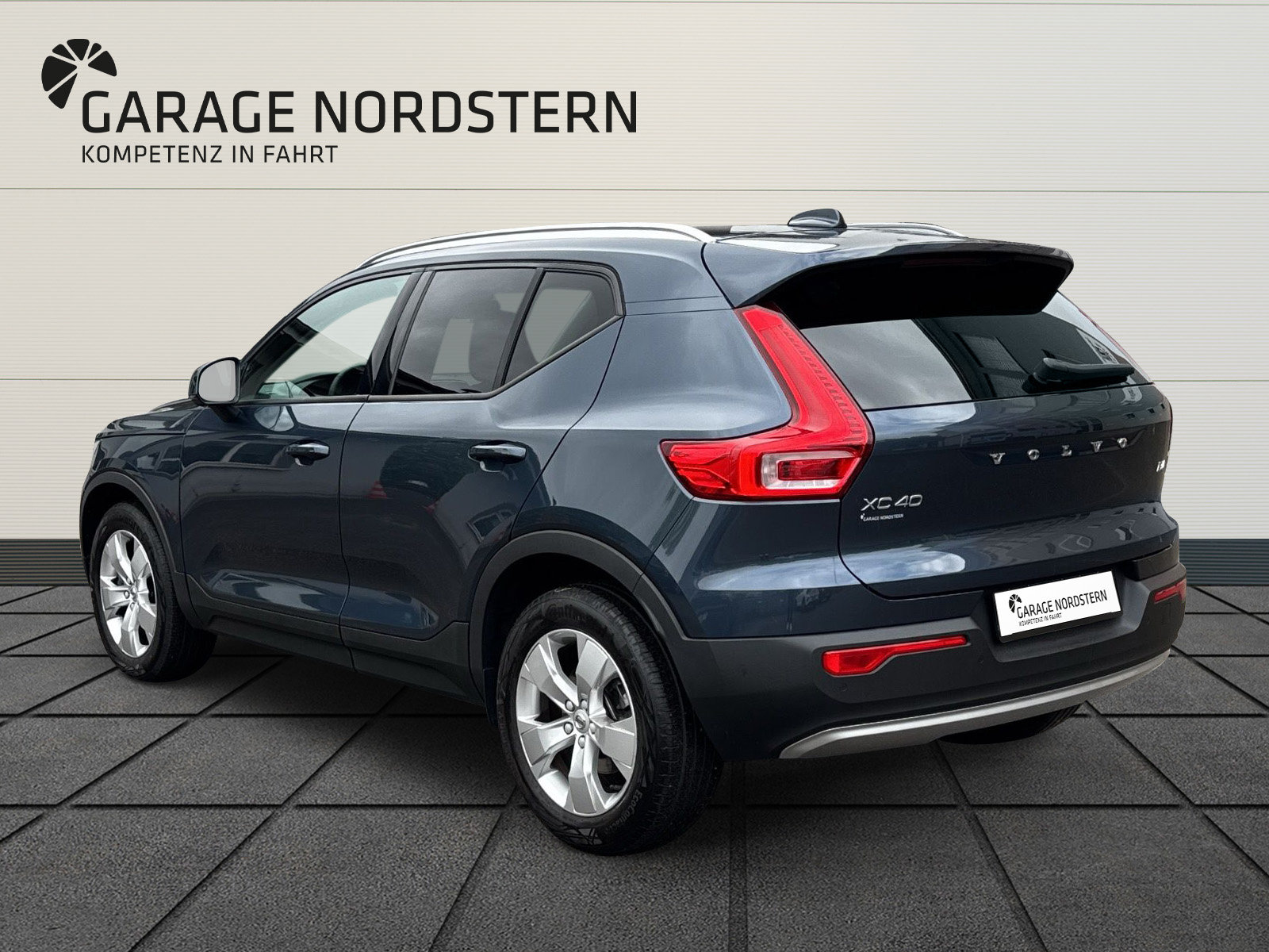 VOLVO XC40 2.0 B4 MH Momentum, Mild-Hybrid Benzin/Elektro, Occasion / Gebraucht, Automatik - 3
