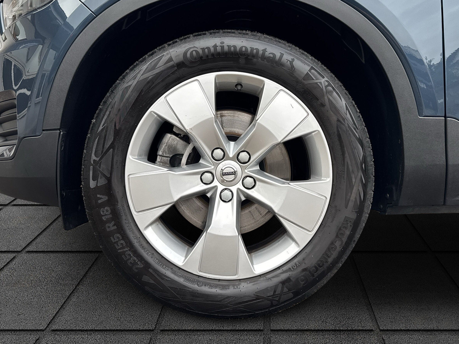 VOLVO XC40 2.0 B4 MH Momentum, Mild-Hybrid Benzin/Elektro, Occasion / Gebraucht, Automatik - 5