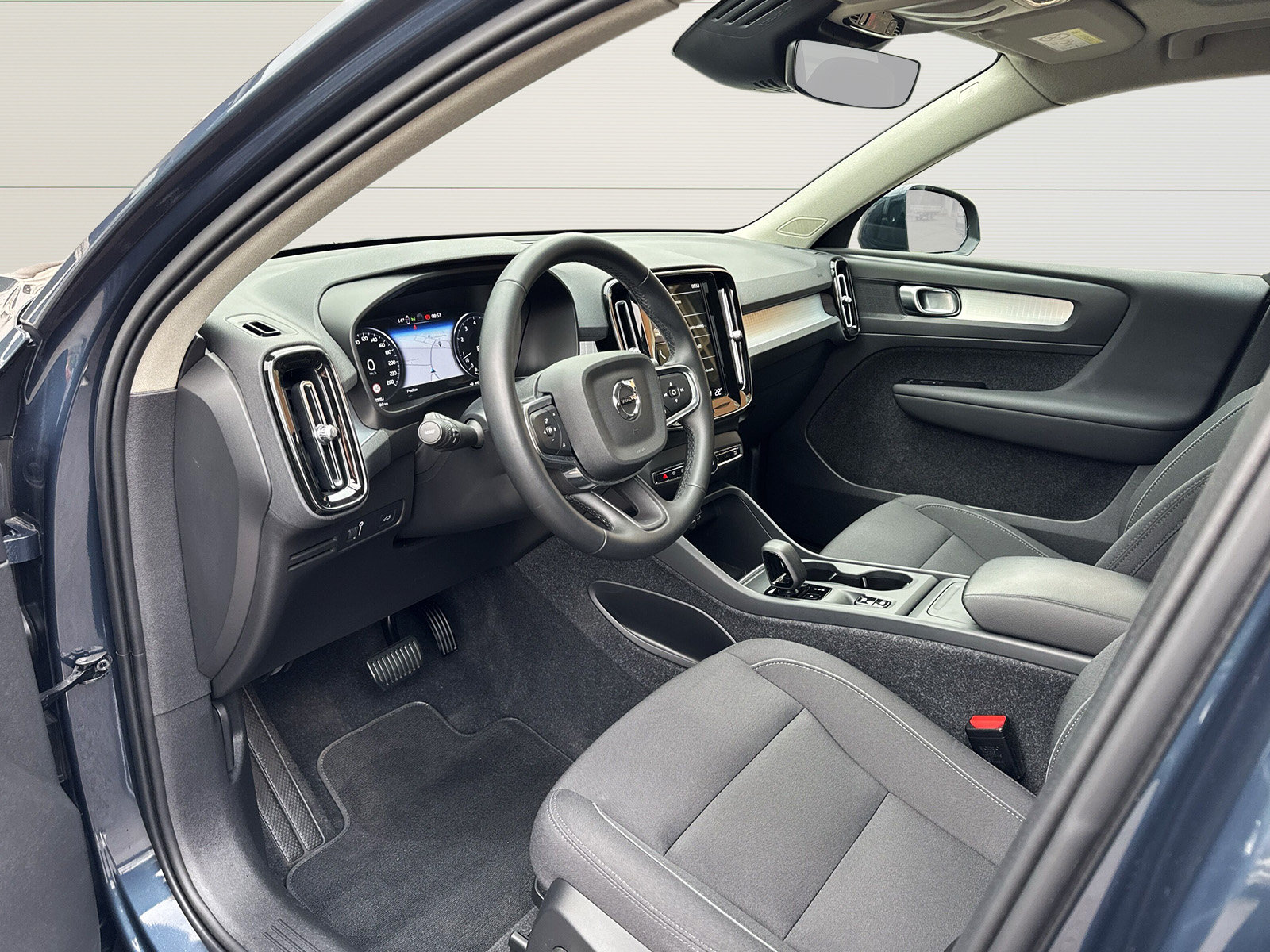 VOLVO XC40 2.0 B4 MH Momentum, Mild-Hybrid Benzin/Elektro, Occasion / Gebraucht, Automatik - 7