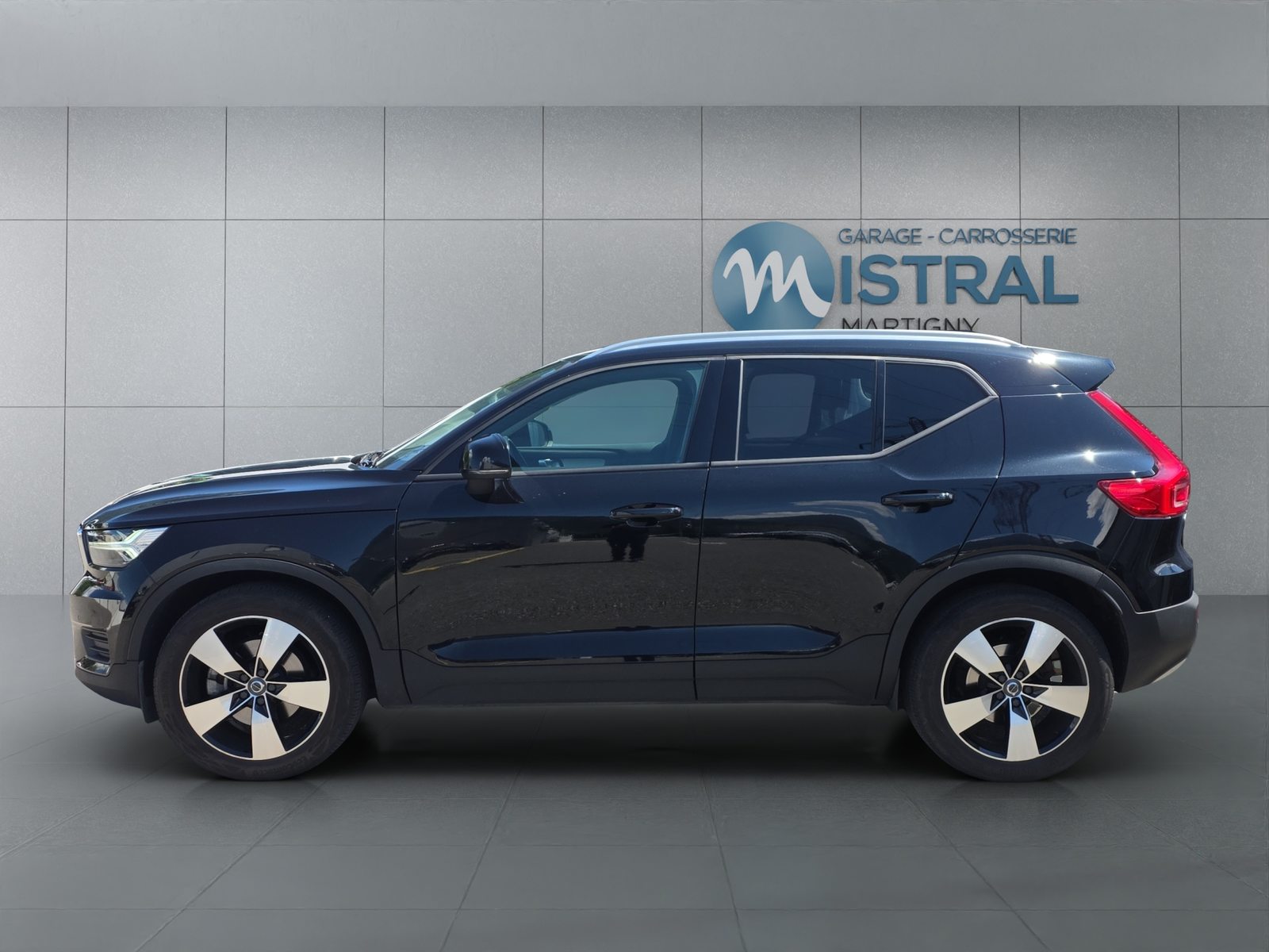 VOLVO XC40 2.0 B4 MH Inscription AWD, Mild-Hybrid Petrol/Electric, Second hand / Used, Automatic - 2
