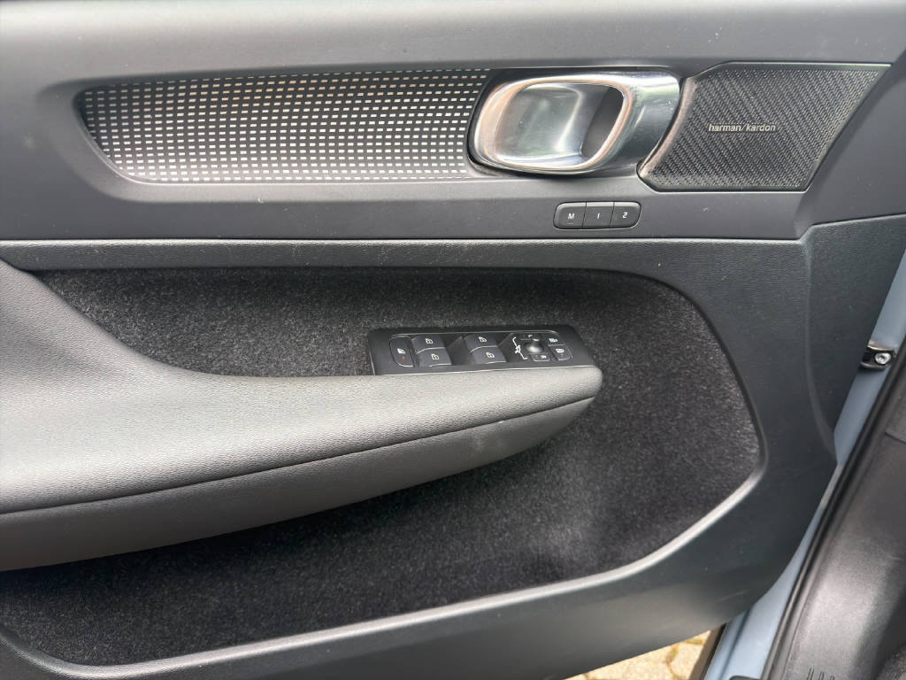 VOLVO XC40 1.5 T5 TE R-Design, Plug-in-Hybrid Benzin/Elektro, Occasion / Gebraucht, Automatik - 4
