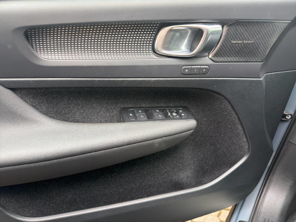 VOLVO XC40 1.5 T5 TE R-Design, Hybride Rechargeable Essence/Électricité, Occasion / Utilisé, Automatique - 4