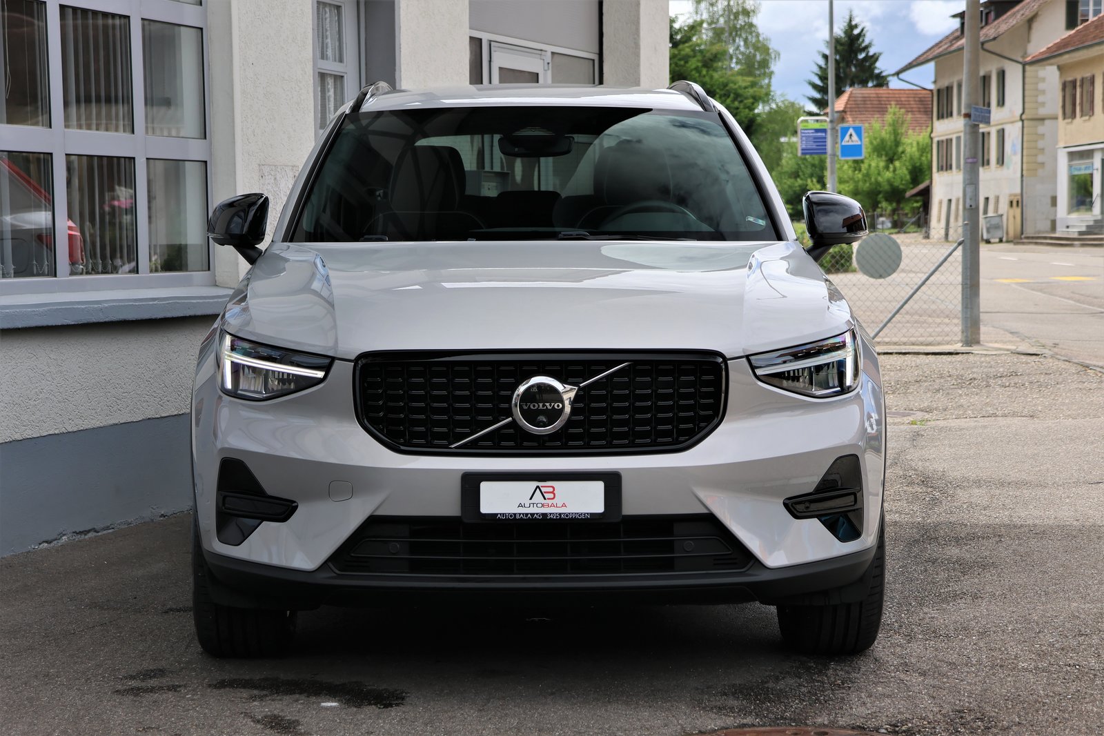 VOLVO XC40 B3 Benzin Mild Hybrid Plus Dark DCT, Hybride Léger Essence/Électricité, Occasion / Utilisé, Automatique - 2