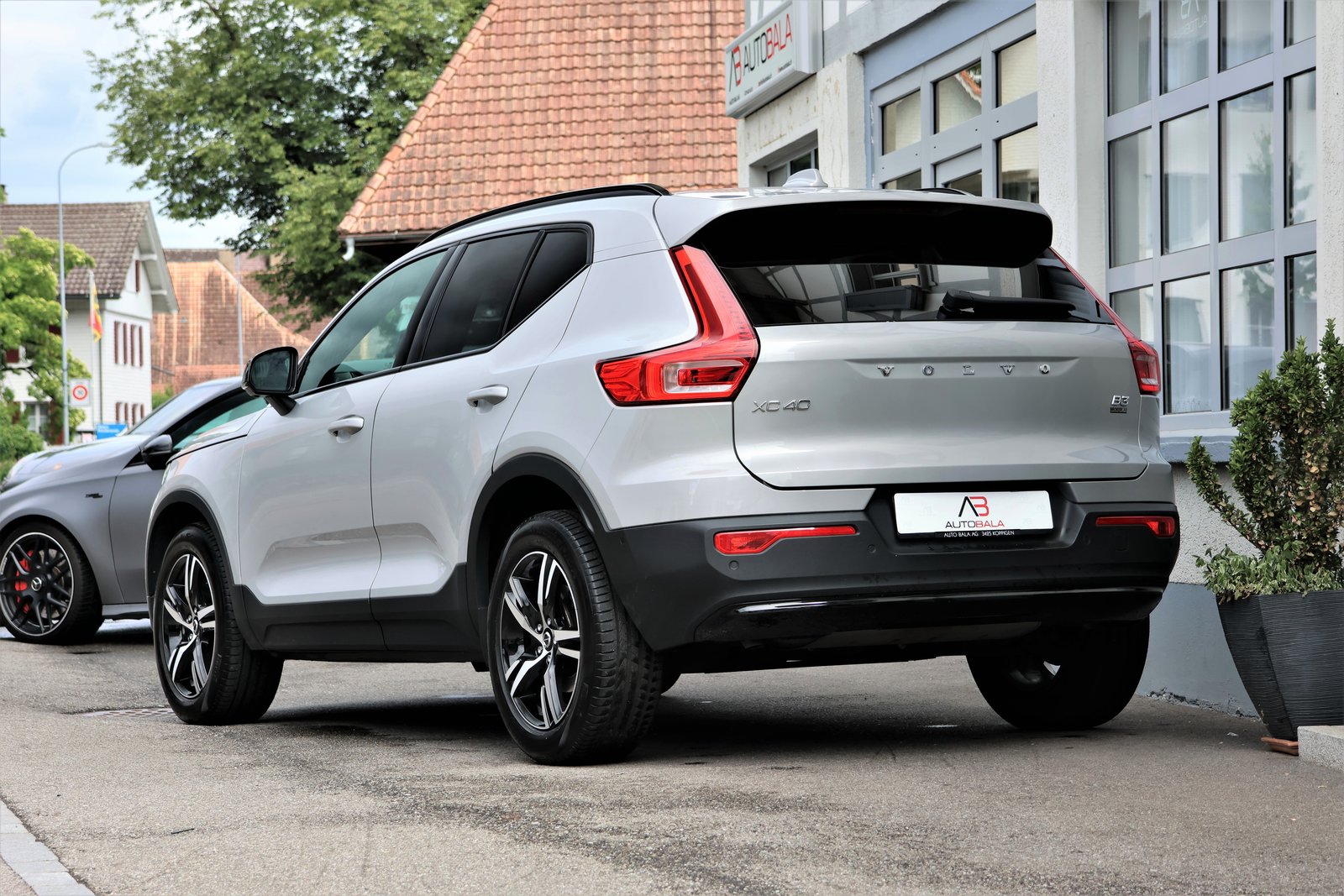 VOLVO XC40 B3 Benzin Mild Hybrid Plus Dark DCT, Hybride Léger Essence/Électricité, Occasion / Utilisé, Automatique - 3