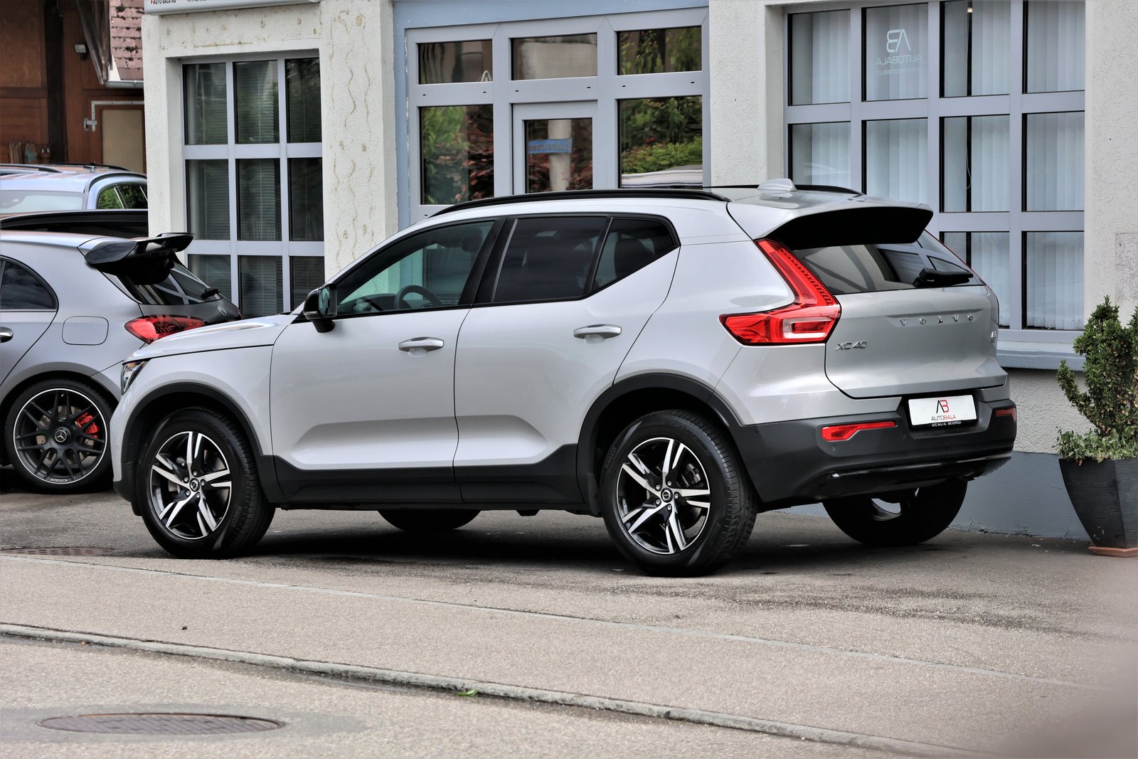 VOLVO XC40 B3 Benzin Mild Hybrid Plus Dark DCT, Hybride Léger Essence/Électricité, Occasion / Utilisé, Automatique - 5