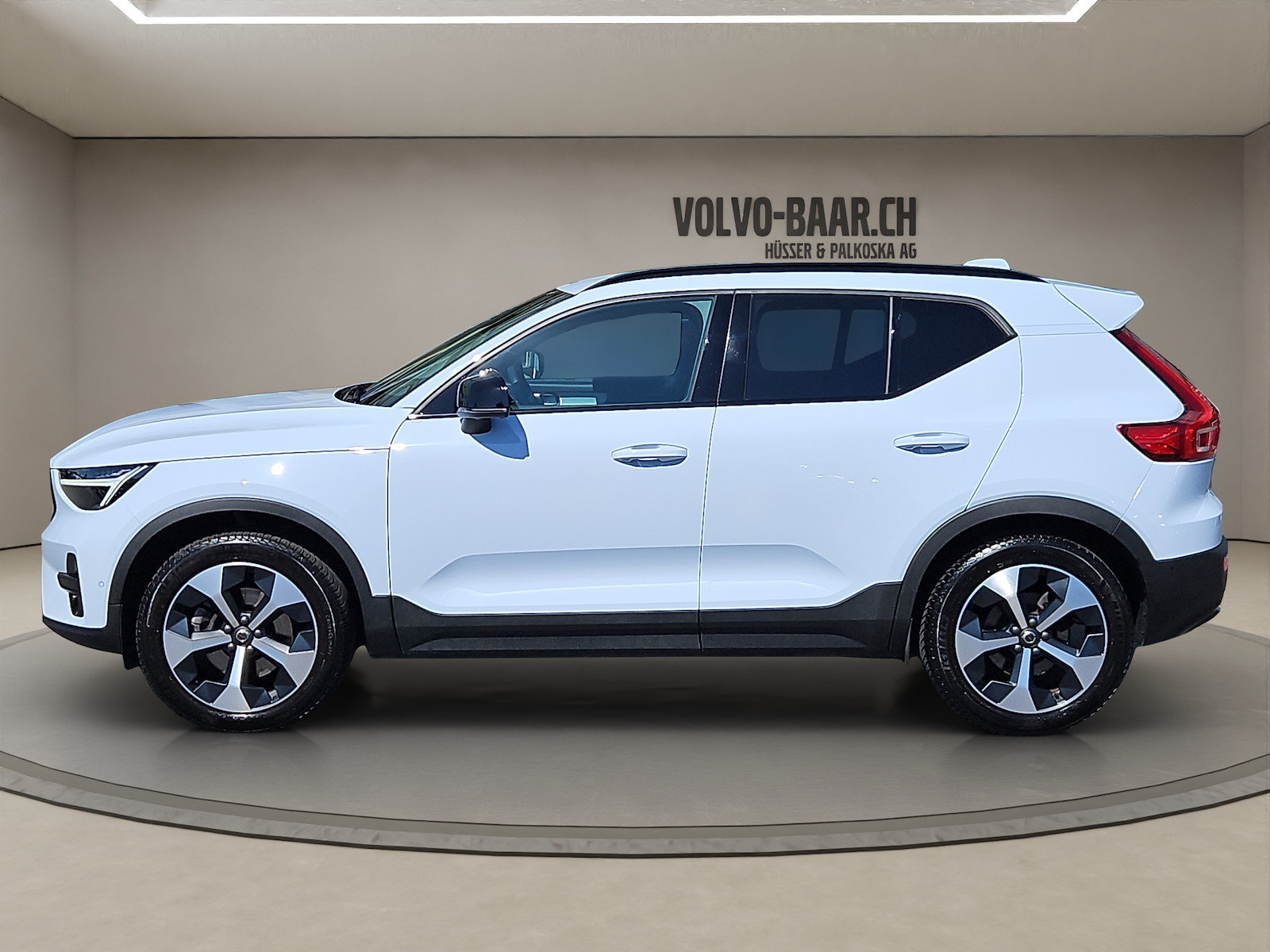 VOLVO XC40 2.0 B3 MH Plus Dark, Mild-Hybrid Petrol/Electric, Second hand / Used, Automatic - 2