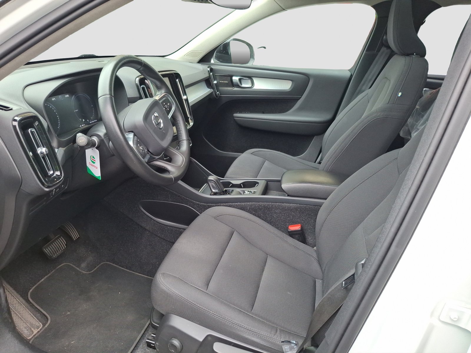VOLVO XC40 T5 TwE R-Design DCT, Plug-in-Hybrid Petrol/Electric, Second hand / Used, Automatic - 5