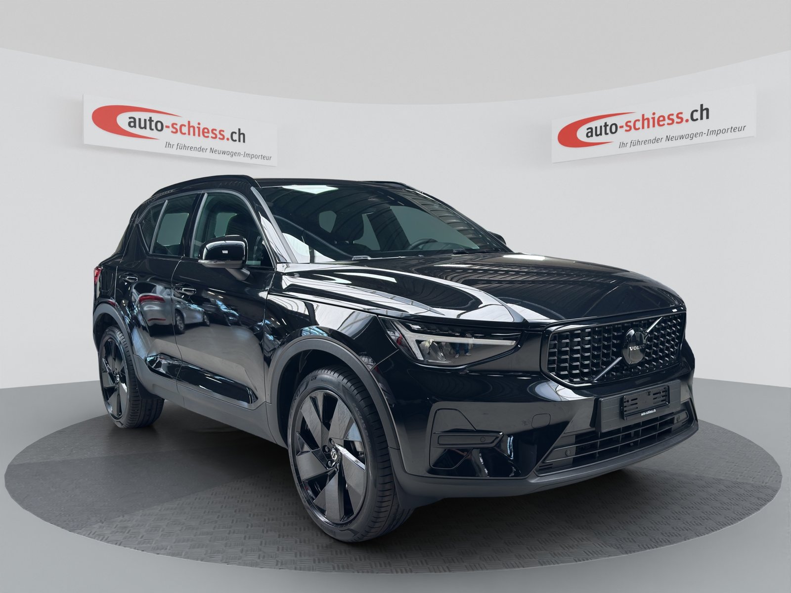 VOLVO XC40 B3 Benzin Mild Hybrid Plus Black Edition