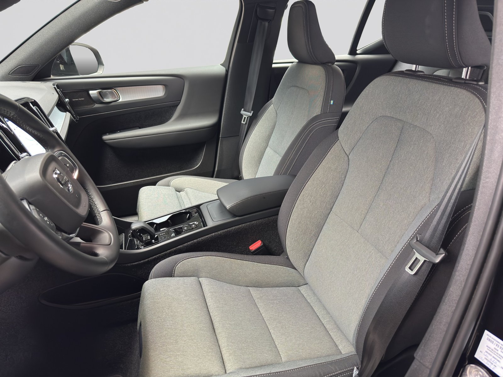 VOLVO XC40 B3 Benzin Mild Hybrid Plus Black Edition, Hybride Léger Essence/Électricité, Occasion / Utilisé, Automatique - 6