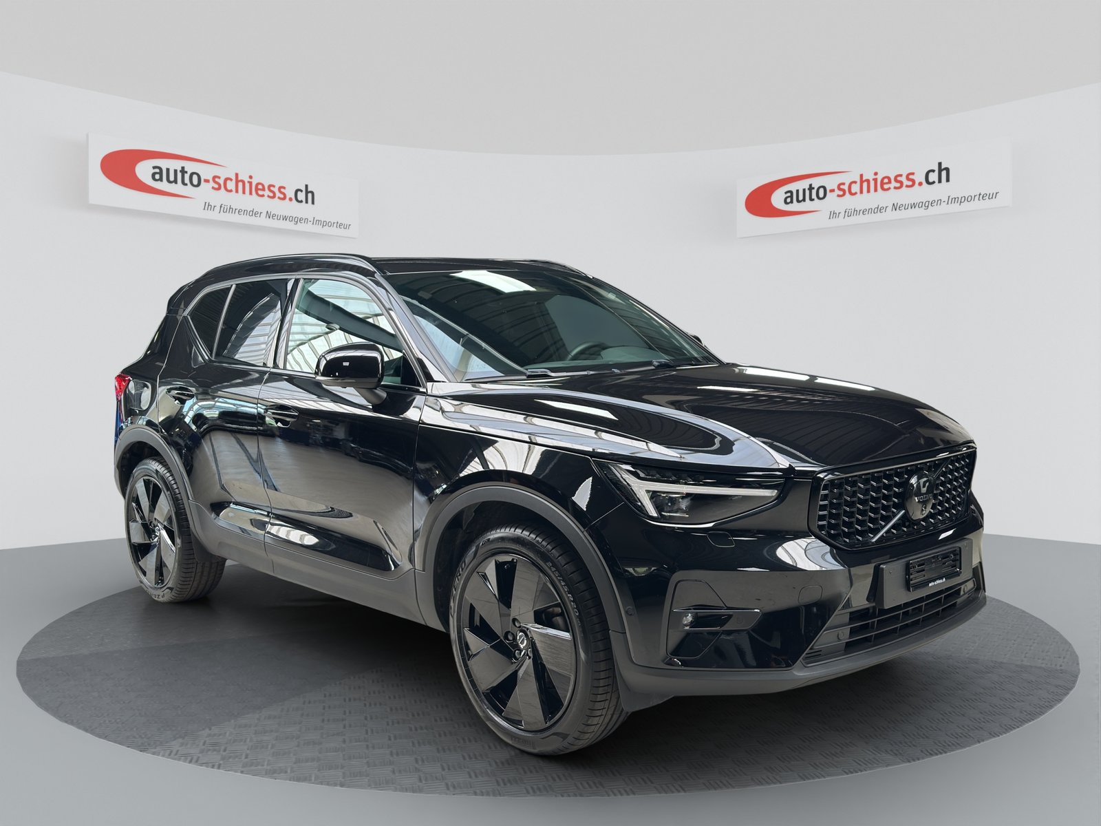 VOLVO XC40 B3 Benzin Mild Hybrid Plus Black Edition