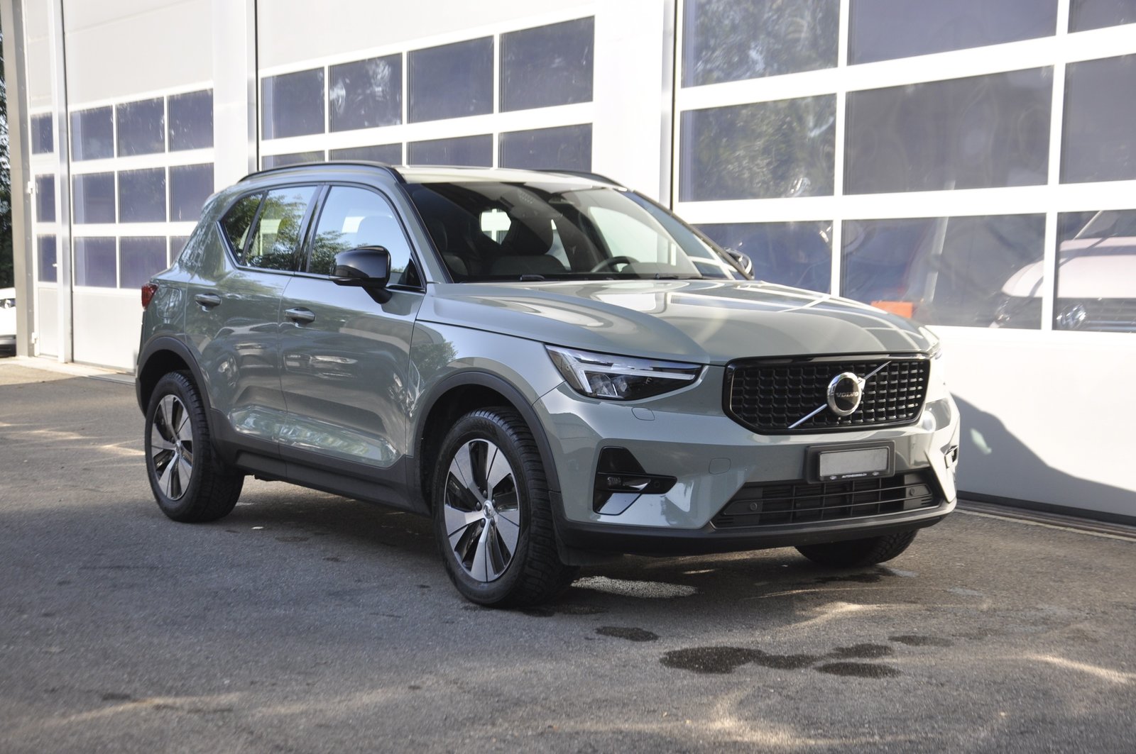 VOLVO XC40 B3 Benzin Mild Hybrid Plus Dark DCT