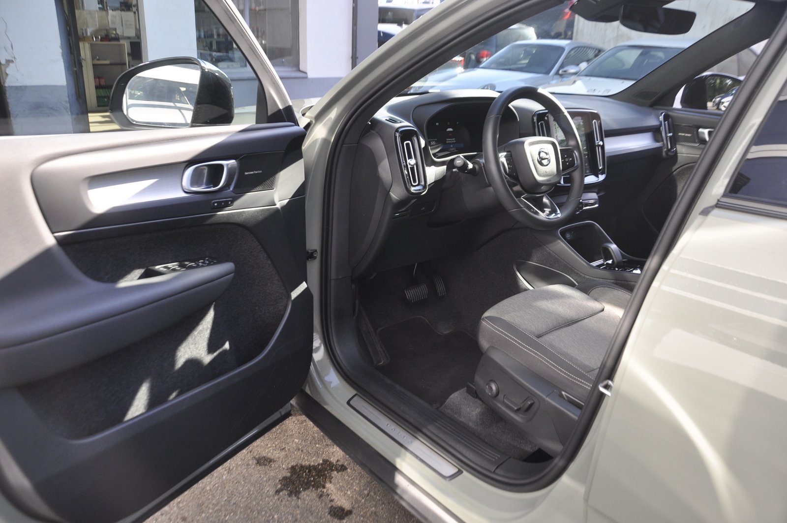 VOLVO XC40 B3 Benzin Mild Hybrid Plus Dark DCT, Hybride Léger Essence/Électricité, Occasion / Utilisé, Automatique - 4