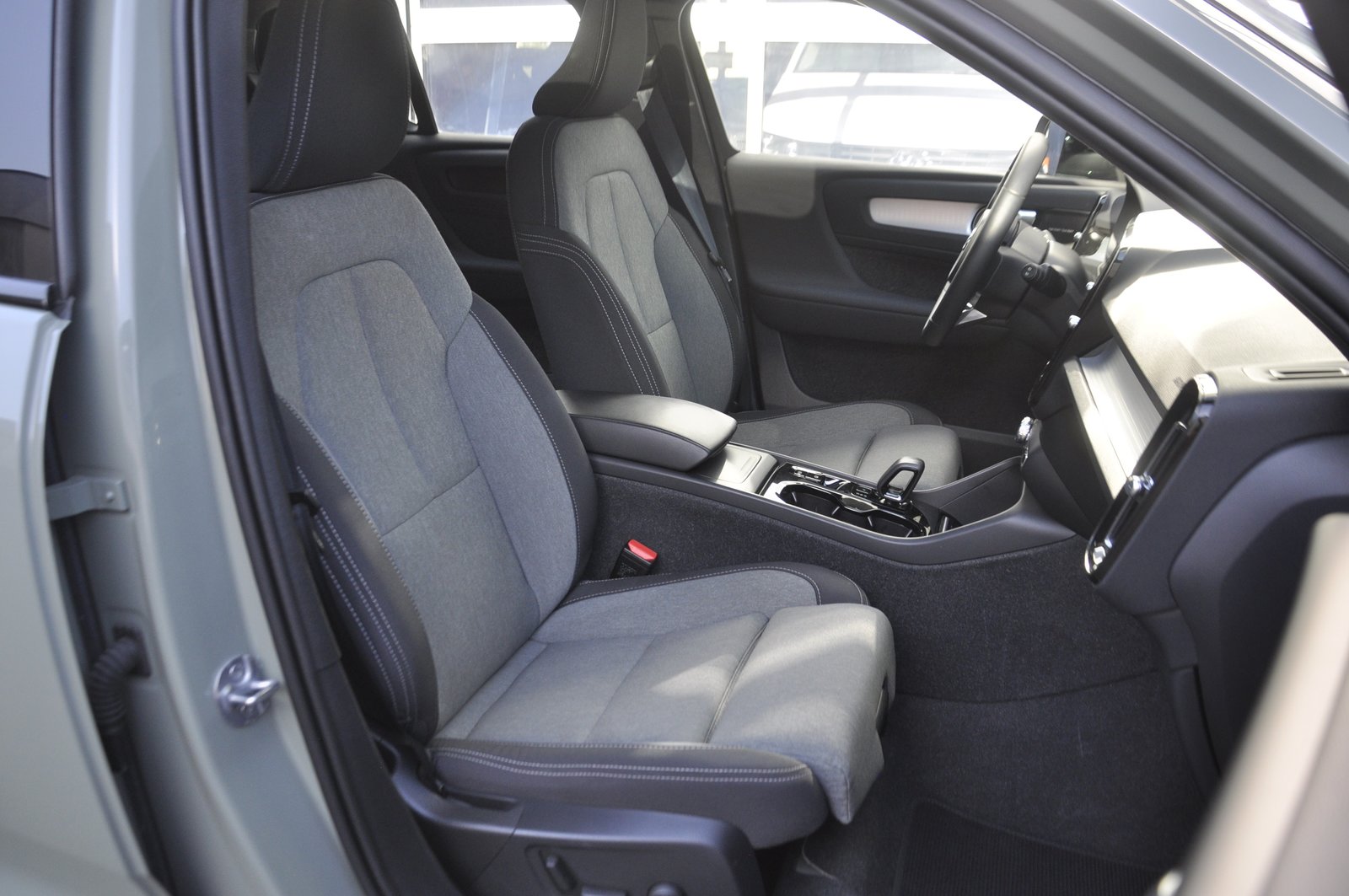 VOLVO XC40 B3 Benzin Mild Hybrid Plus Dark DCT, Hybride Léger Essence/Électricité, Occasion / Utilisé, Automatique - 7