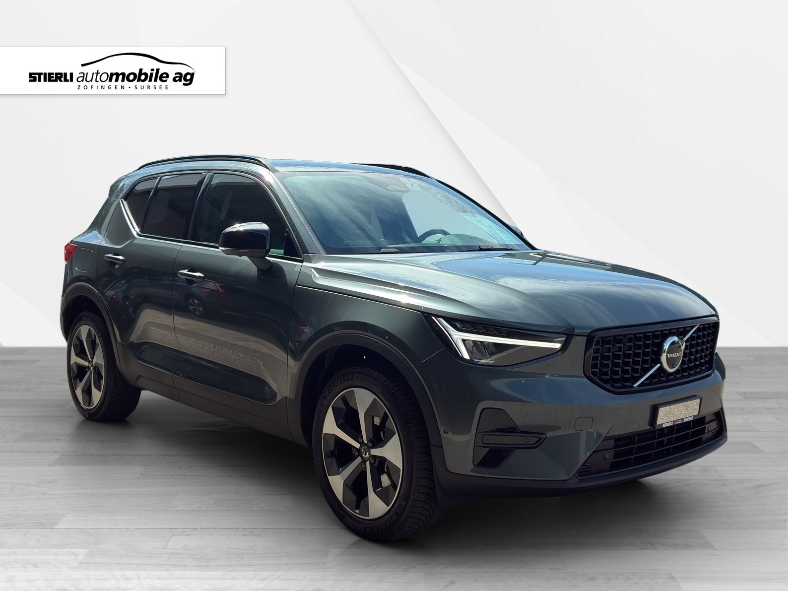 VOLVO XC40 2.0 B3 MH Plus Dark, Hybride Léger Essence/Électricité, Occasion / Utilisé, Automatique - 3