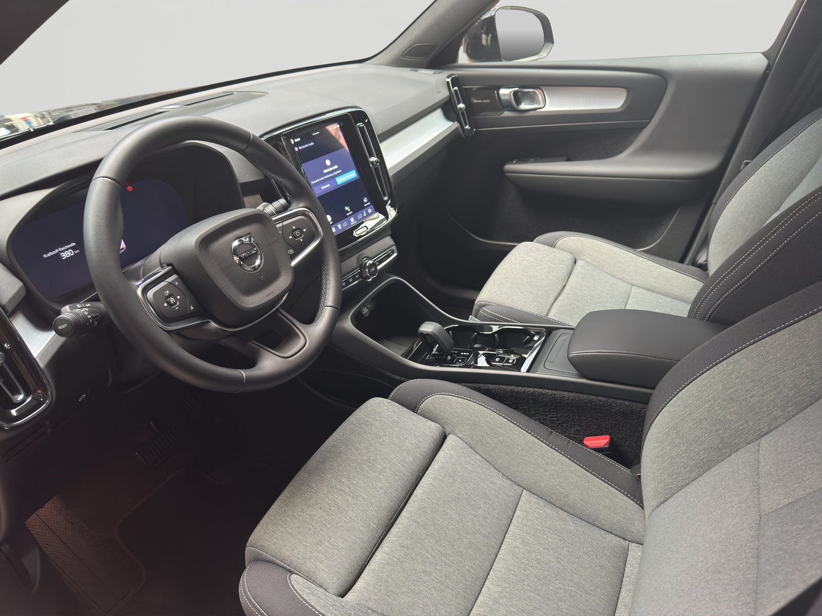 VOLVO XC40 B3 Benzin Mild Hybrid Plus Black Edition, Mild-Hybrid Benzin/Elektro, Occasion / Gebraucht, Automatik - 7