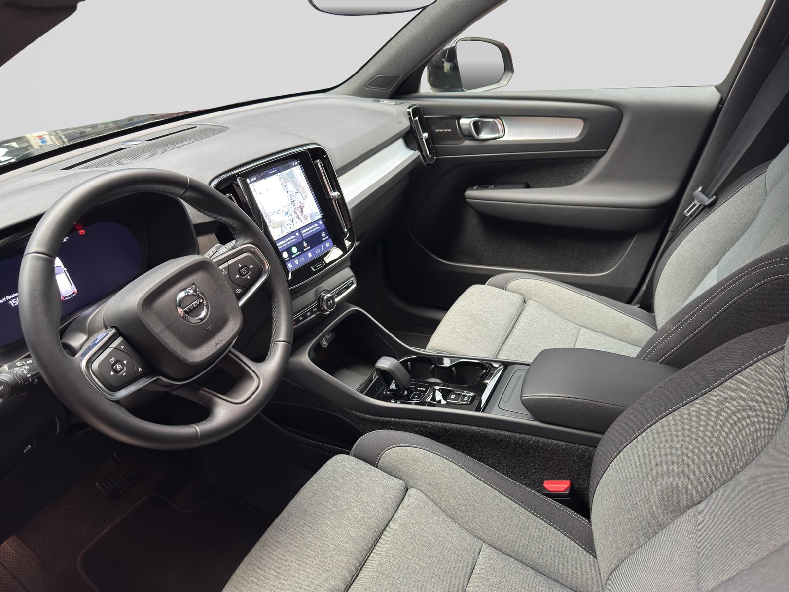 VOLVO XC40 B3 Benzin Mild Hybrid Plus Black Edition, Mild-Hybrid Benzin/Elektro, Occasion / Gebraucht, Automatik - 7