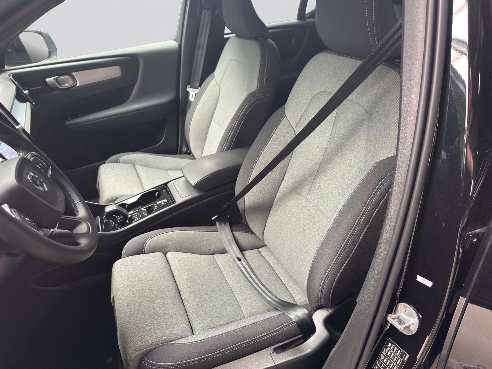 VOLVO XC40 B3 Benzin Mild Hybrid Plus Black Edition, Mild-Hybrid Benzin/Elektro, Occasion / Gebraucht, Automatik - 6