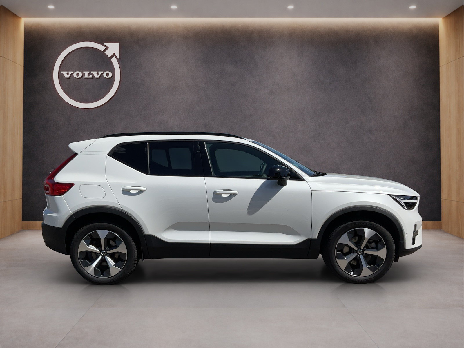 VOLVO XC40 2.0 B3 MH Plus Dark, Mild-Hybrid Petrol/Electric, Second hand / Used, Automatic - 6