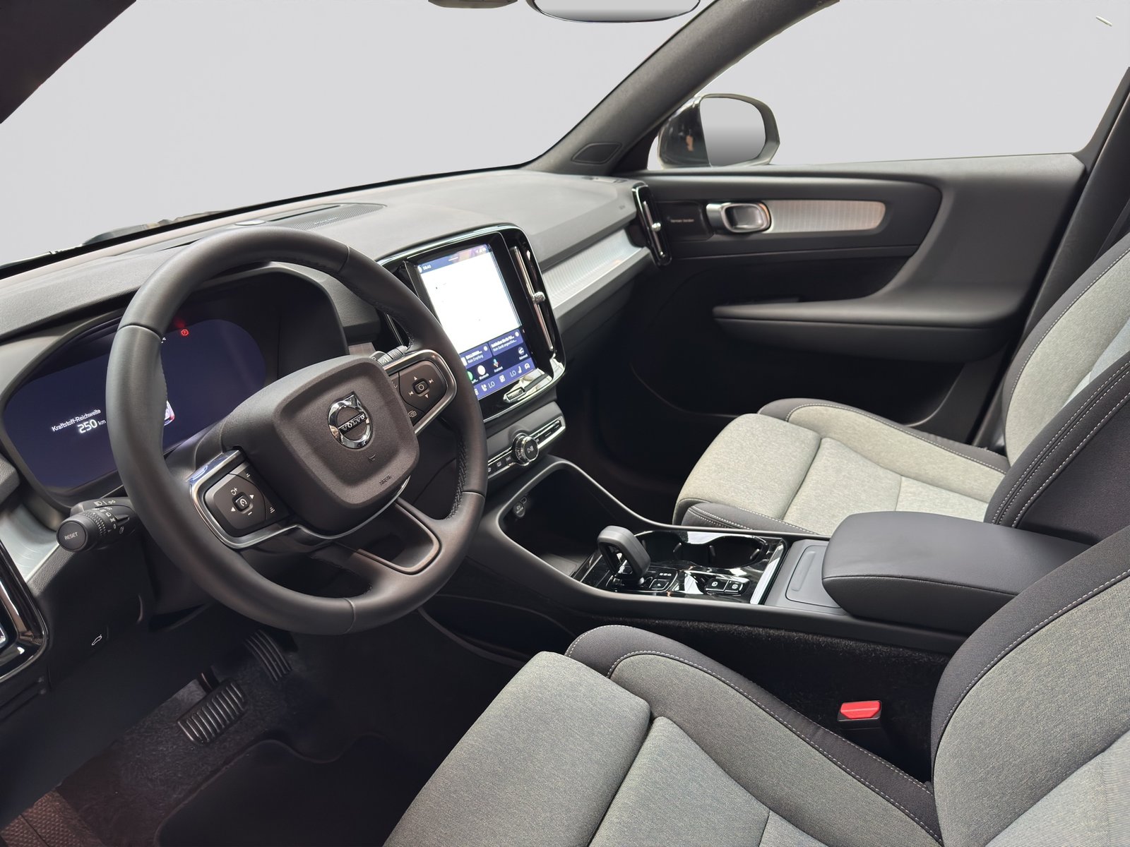 VOLVO XC40 B3 Benzin Mild Hybrid Plus Black Edition, Mild-Hybrid Petrol/Electric, Second hand / Used, Automatic - 7