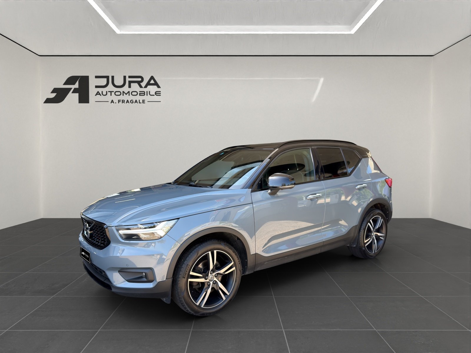 VOLVO XC40 2.0 B4 MH R-Design AWD, Mild-Hybrid Benzin/Elektro, Occasion / Gebraucht, Automatik - 2