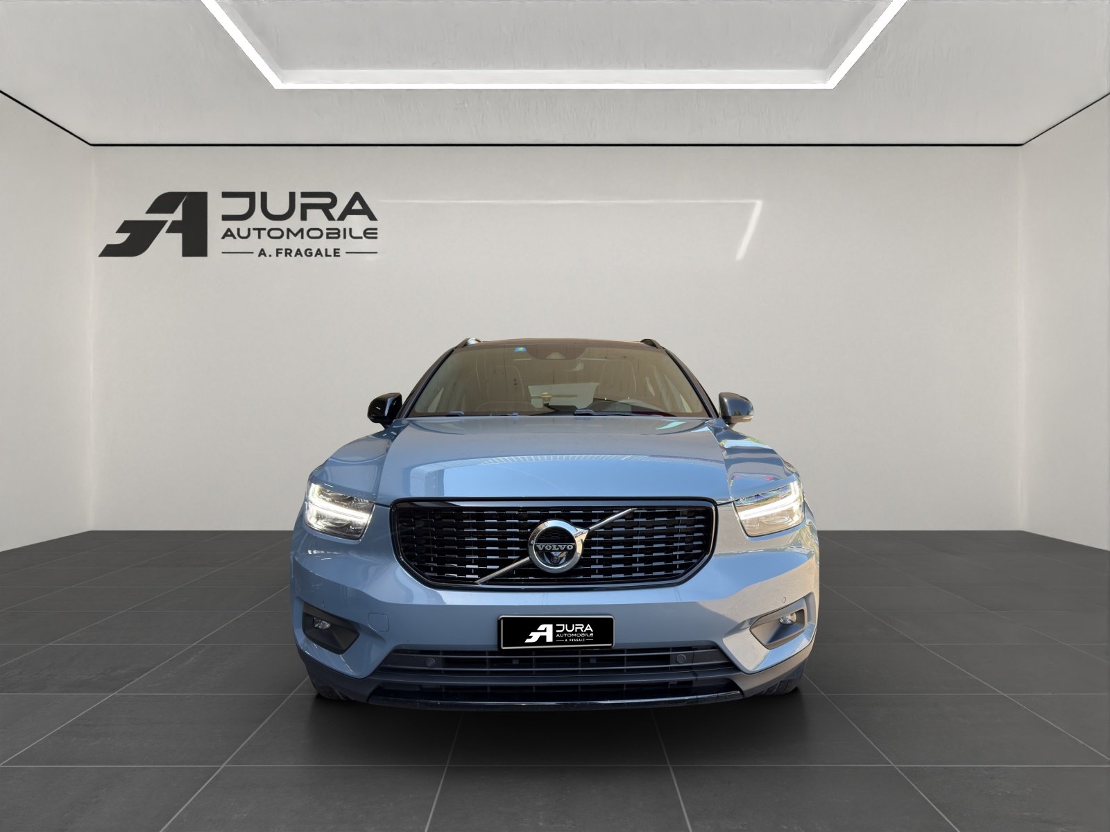 VOLVO XC40 2.0 B4 MH R-Design AWD, Mild-Hybrid Benzin/Elektro, Occasion / Gebraucht, Automatik - 3