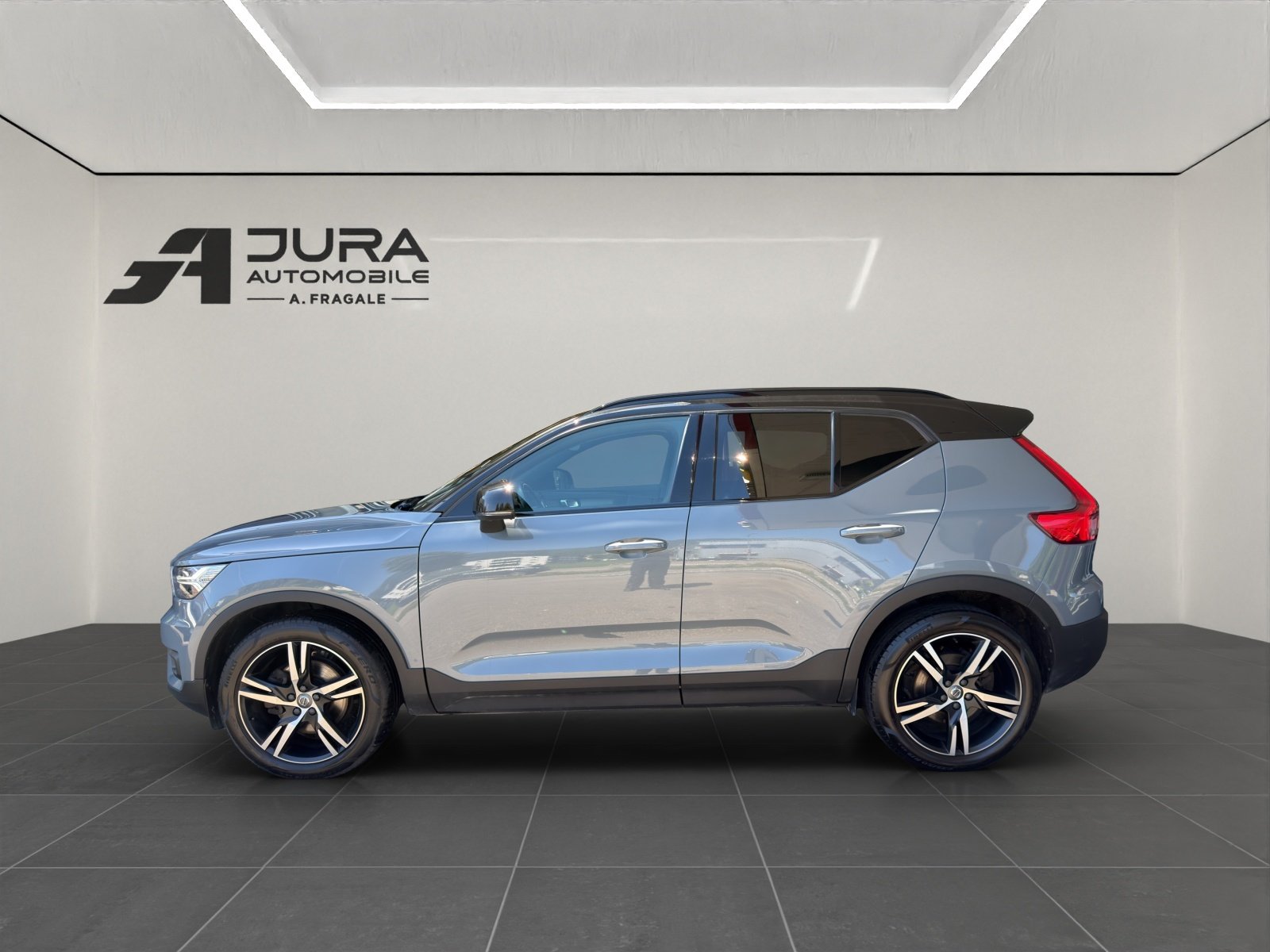 VOLVO XC40 2.0 B4 MH R-Design AWD, Mild-Hybrid Benzin/Elektro, Occasion / Gebraucht, Automatik - 4