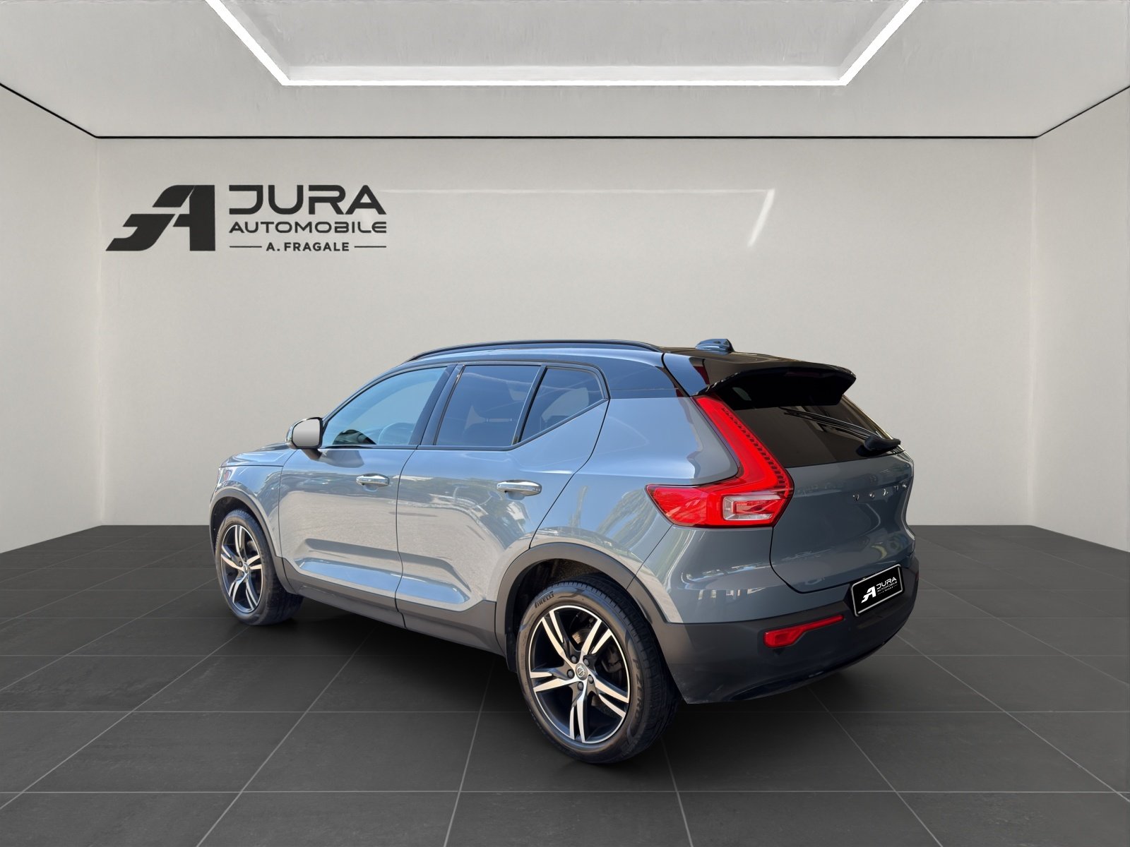 VOLVO XC40 2.0 B4 MH R-Design AWD, Mild-Hybrid Benzin/Elektro, Occasion / Gebraucht, Automatik - 5