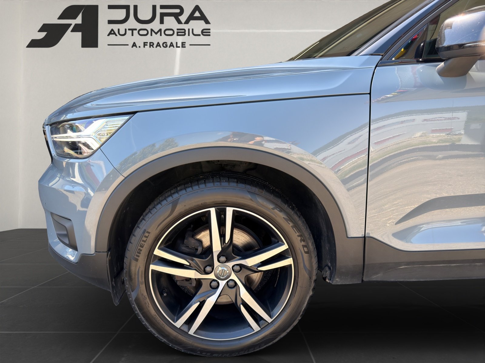 VOLVO XC40 2.0 B4 MH R-Design AWD, Mild-Hybrid Benzin/Elektro, Occasion / Gebraucht, Automatik - 7
