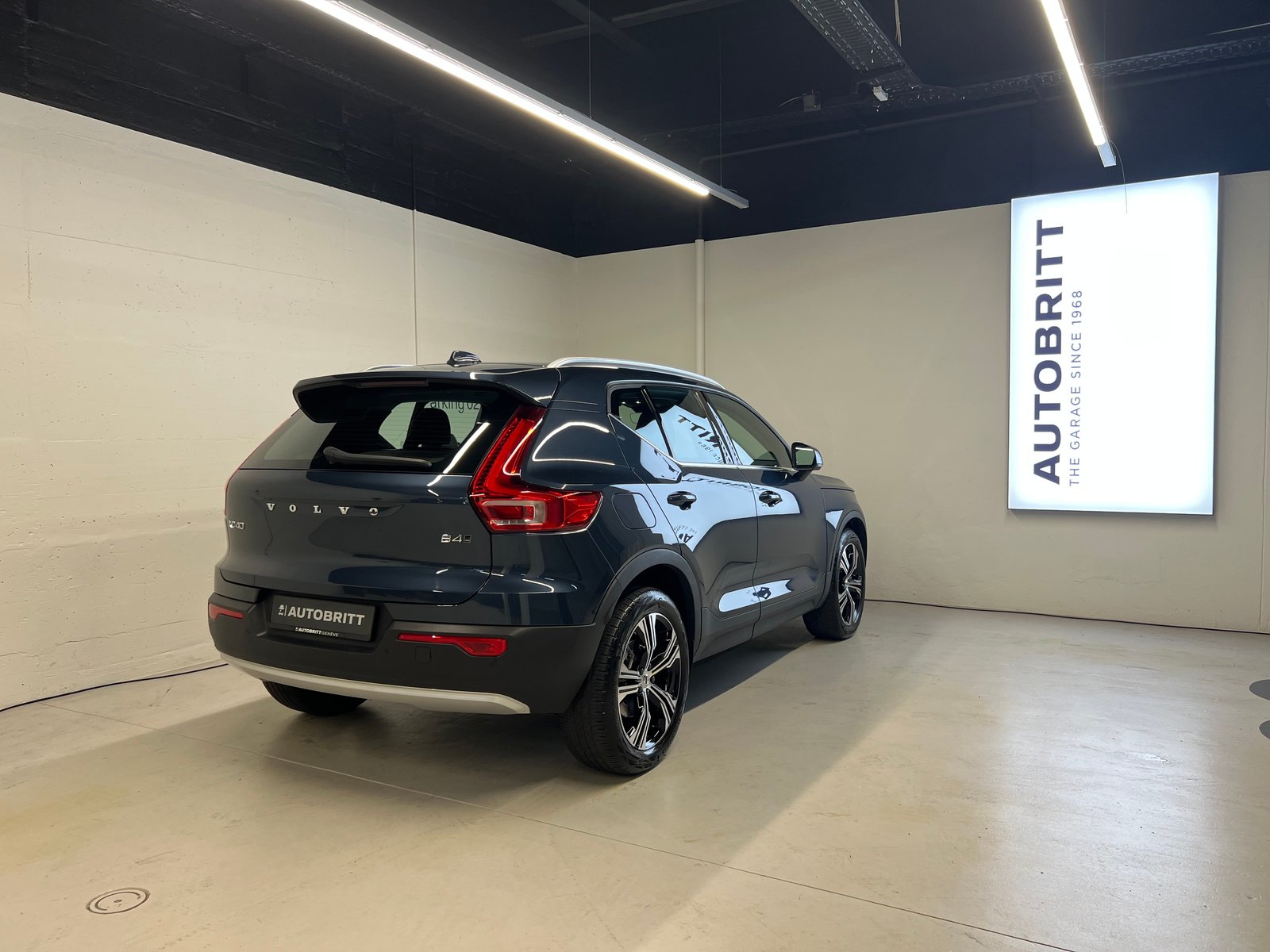 VOLVO XC40 2.0 B4 MH Inscription AWD, Mild-Hybrid Benzin/Elektro, Occasion / Gebraucht, Automatik - 2