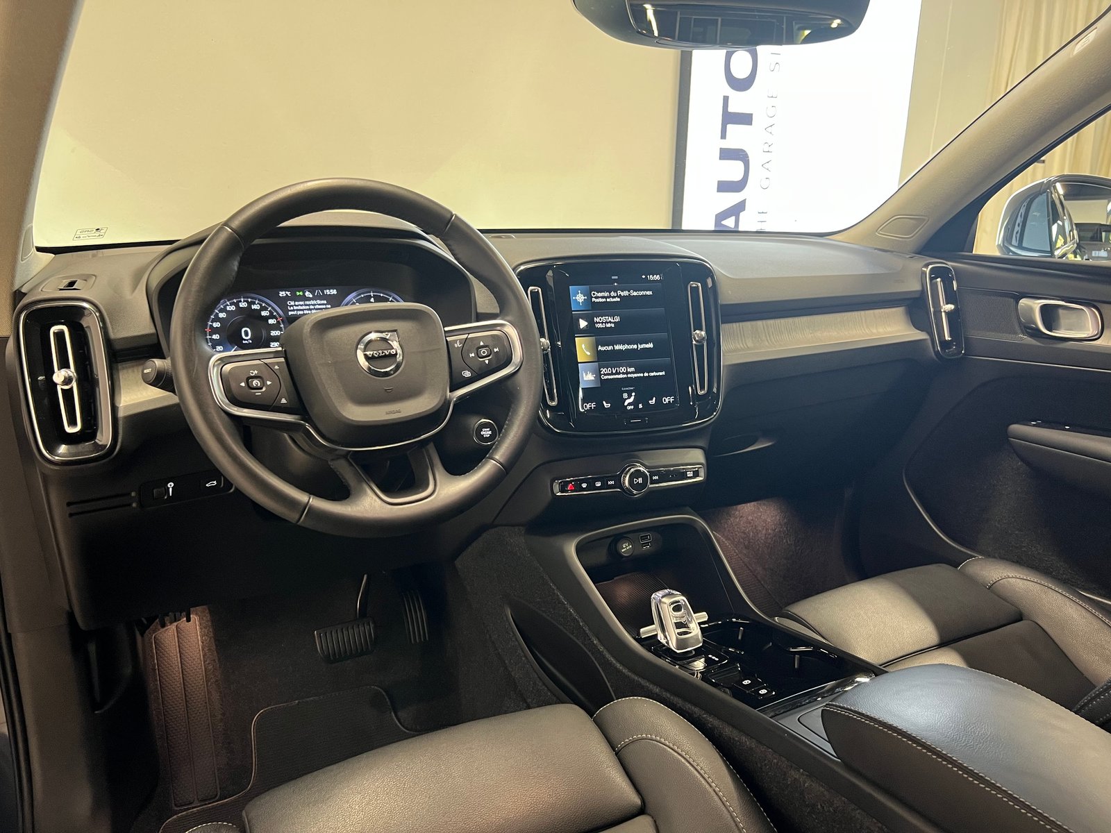 VOLVO XC40 2.0 B4 MH Inscription AWD, Mild-Hybrid Benzin/Elektro, Occasion / Gebraucht, Automatik - 3