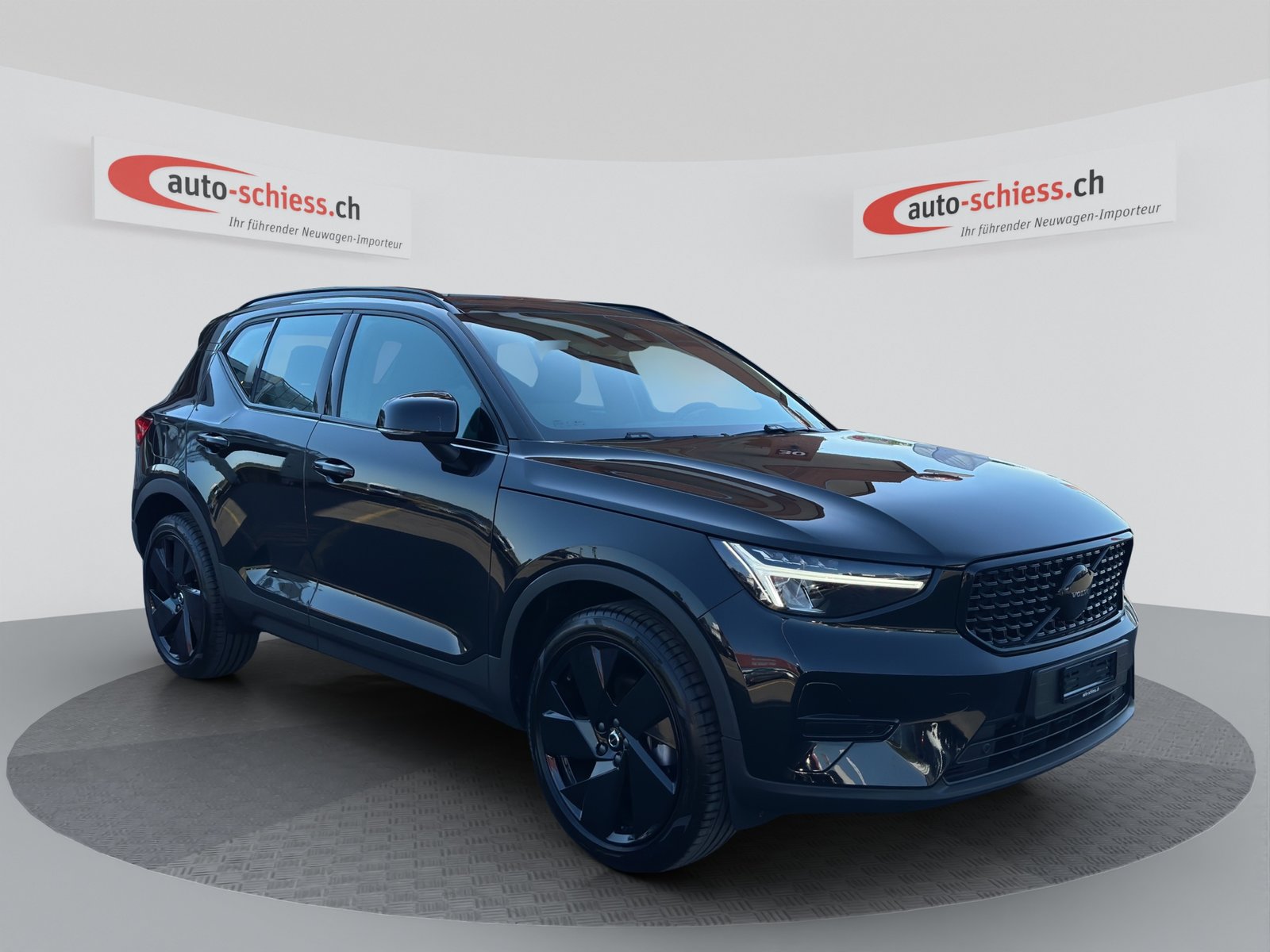 VOLVO XC40 B3 Benzin Mild Hybrid Plus Black Edition