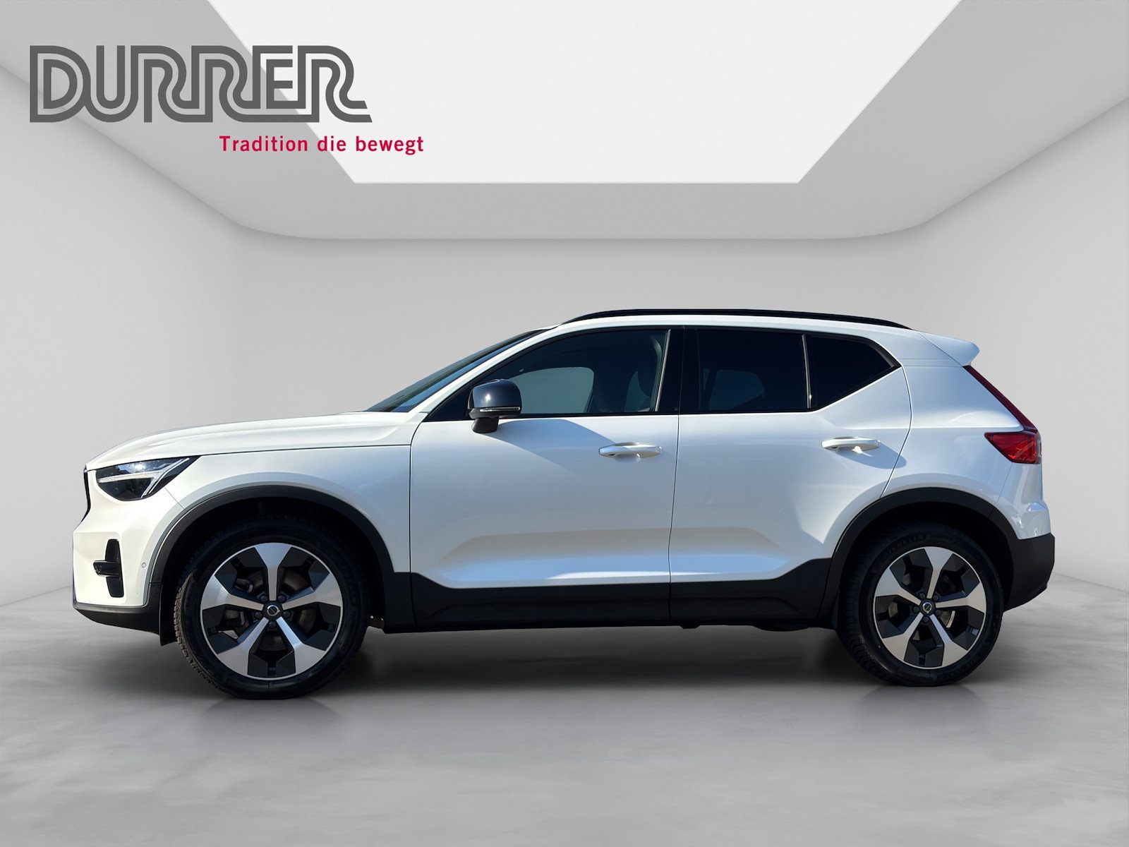 VOLVO XC40 2.0 B3 MH Plus Dark, Mild-Hybrid Petrol/Electric, Second hand / Used, Automatic - 2