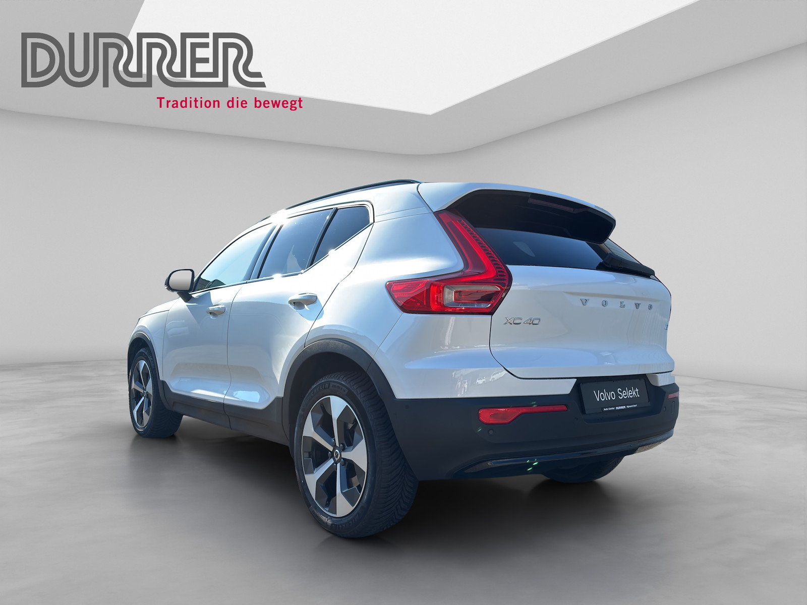VOLVO XC40 2.0 B3 MH Plus Dark, Mild-Hybrid Petrol/Electric, Second hand / Used, Automatic - 3