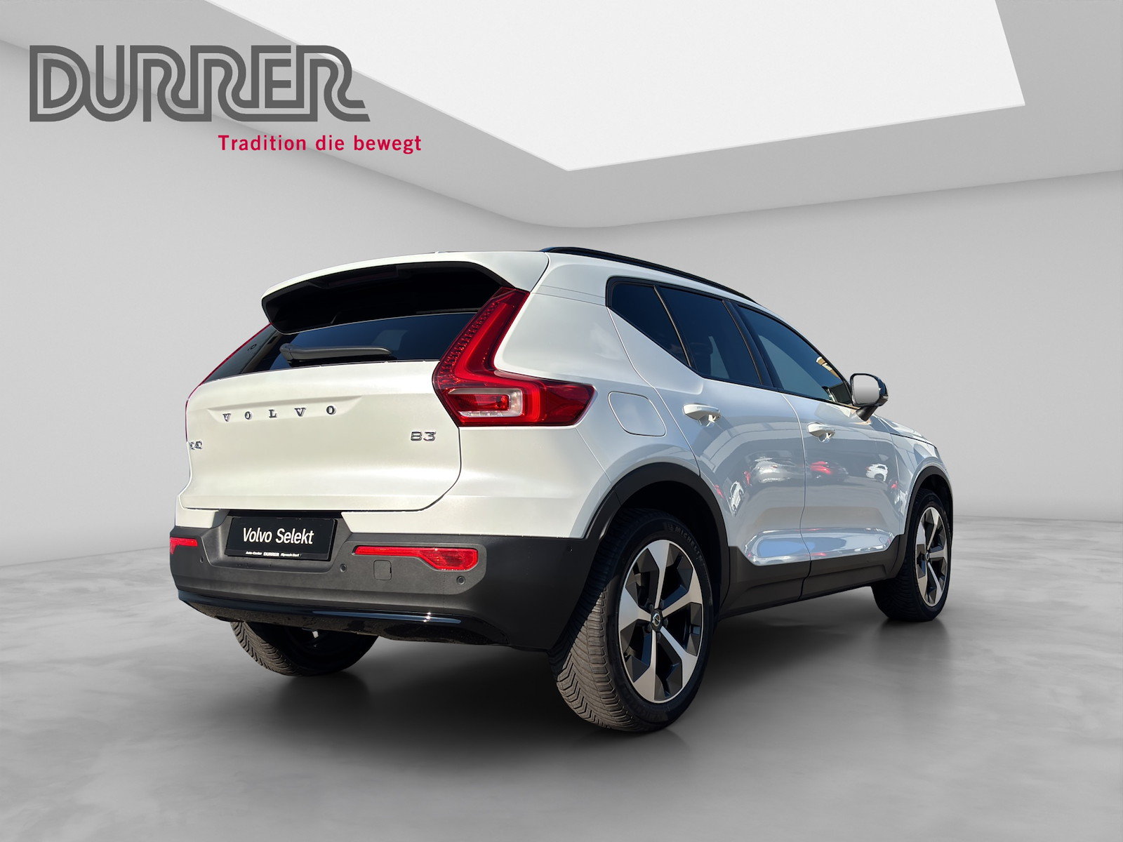 VOLVO XC40 2.0 B3 MH Plus Dark, Mild-Hybrid Petrol/Electric, Second hand / Used, Automatic - 4