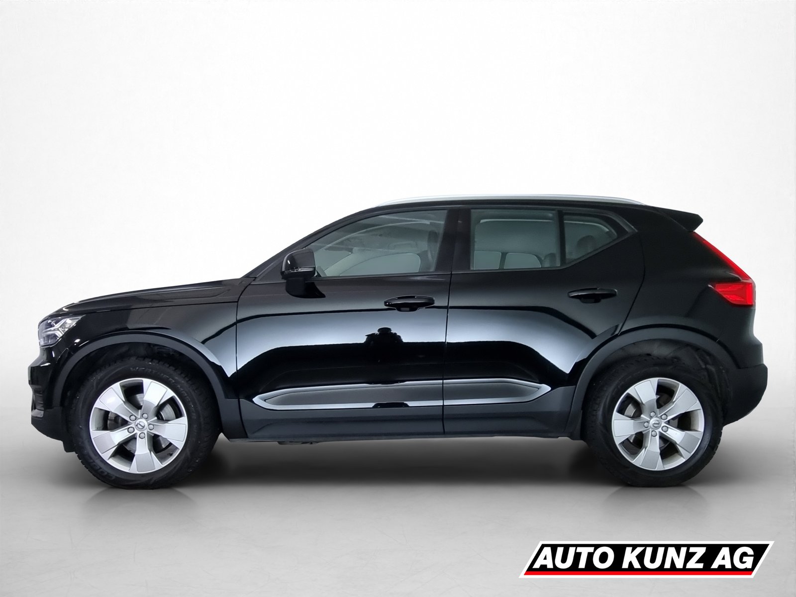 VOLVO XC40 2.0 T4 Momentum AWD Geartronic, Benzin, Occasion / Gebraucht, Automatik - 3