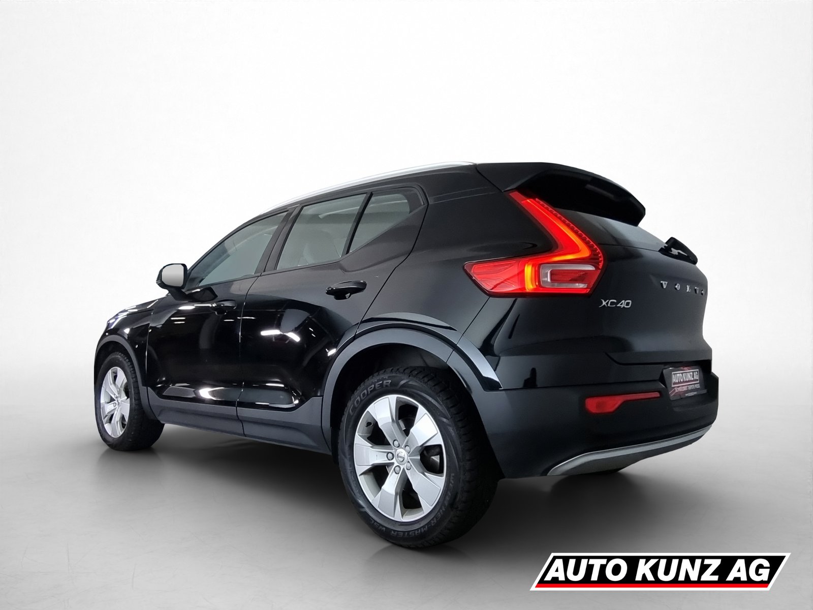 VOLVO XC40 2.0 T4 Momentum AWD Geartronic, Benzin, Occasion / Gebraucht, Automatik - 4