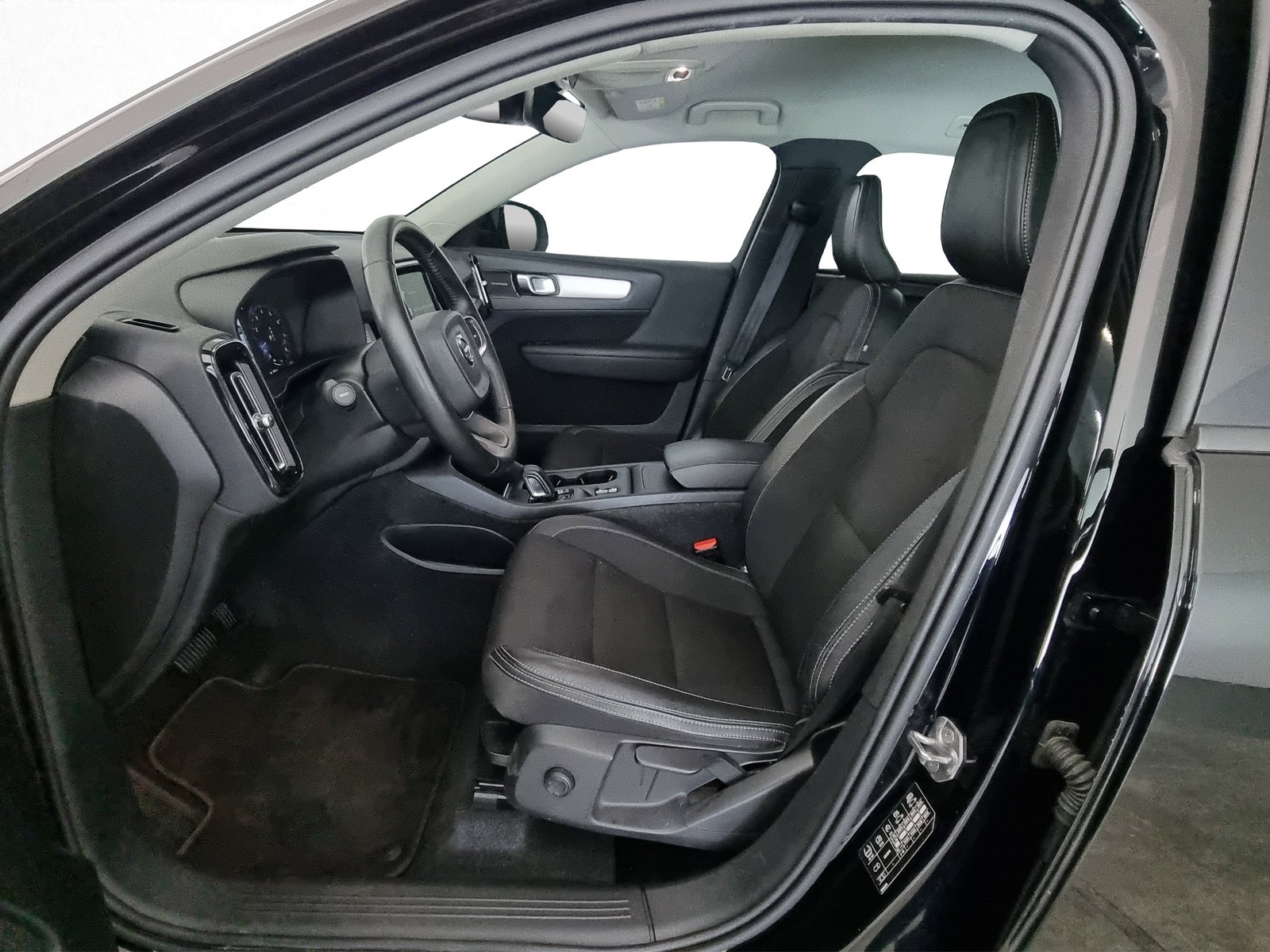 VOLVO XC40 2.0 T4 Momentum AWD Geartronic, Benzin, Occasion / Gebraucht, Automatik - 6