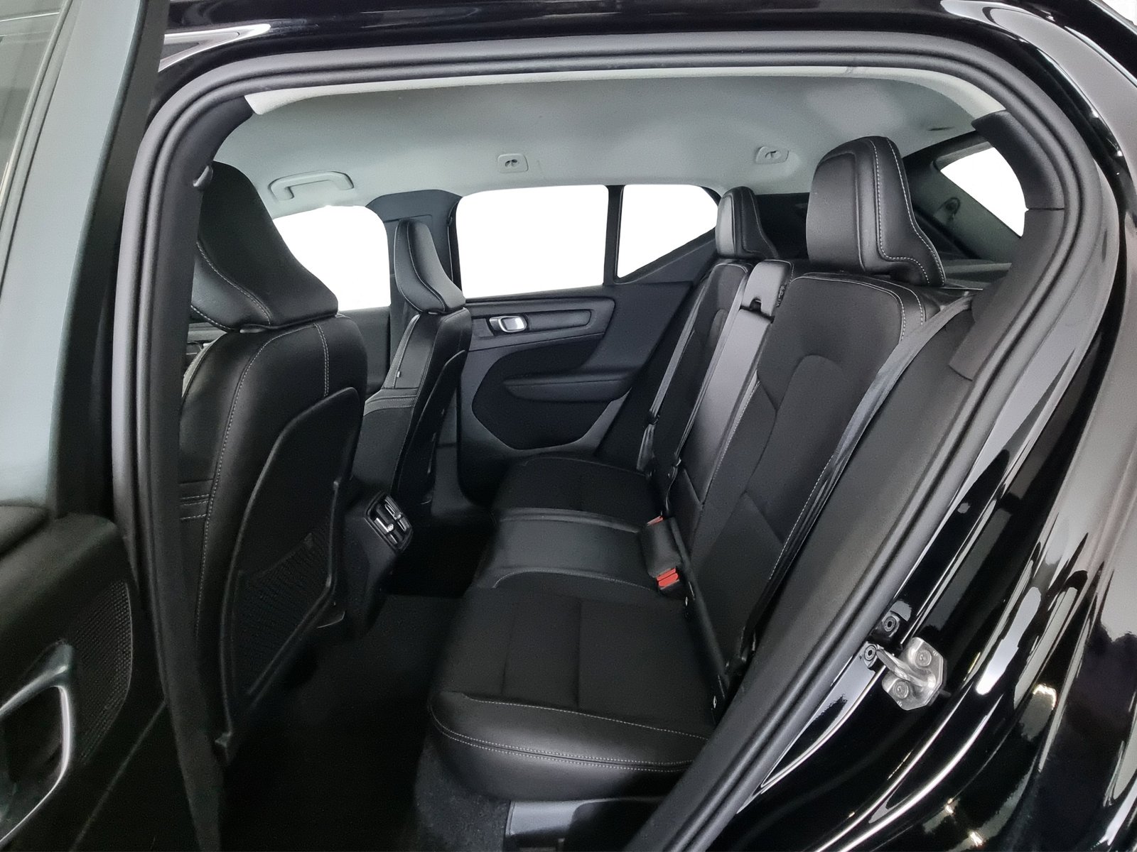 VOLVO XC40 2.0 T4 Momentum AWD Geartronic, Benzin, Occasion / Gebraucht, Automatik - 7