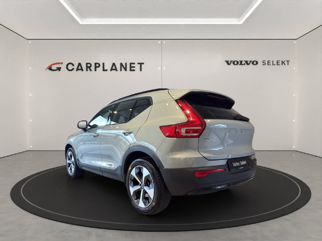 VOLVO XC40 2.0 B3 MH Plus Dark, Mild-Hybrid Benzin/Elektro, Occasion / Gebraucht, Automatik - 3