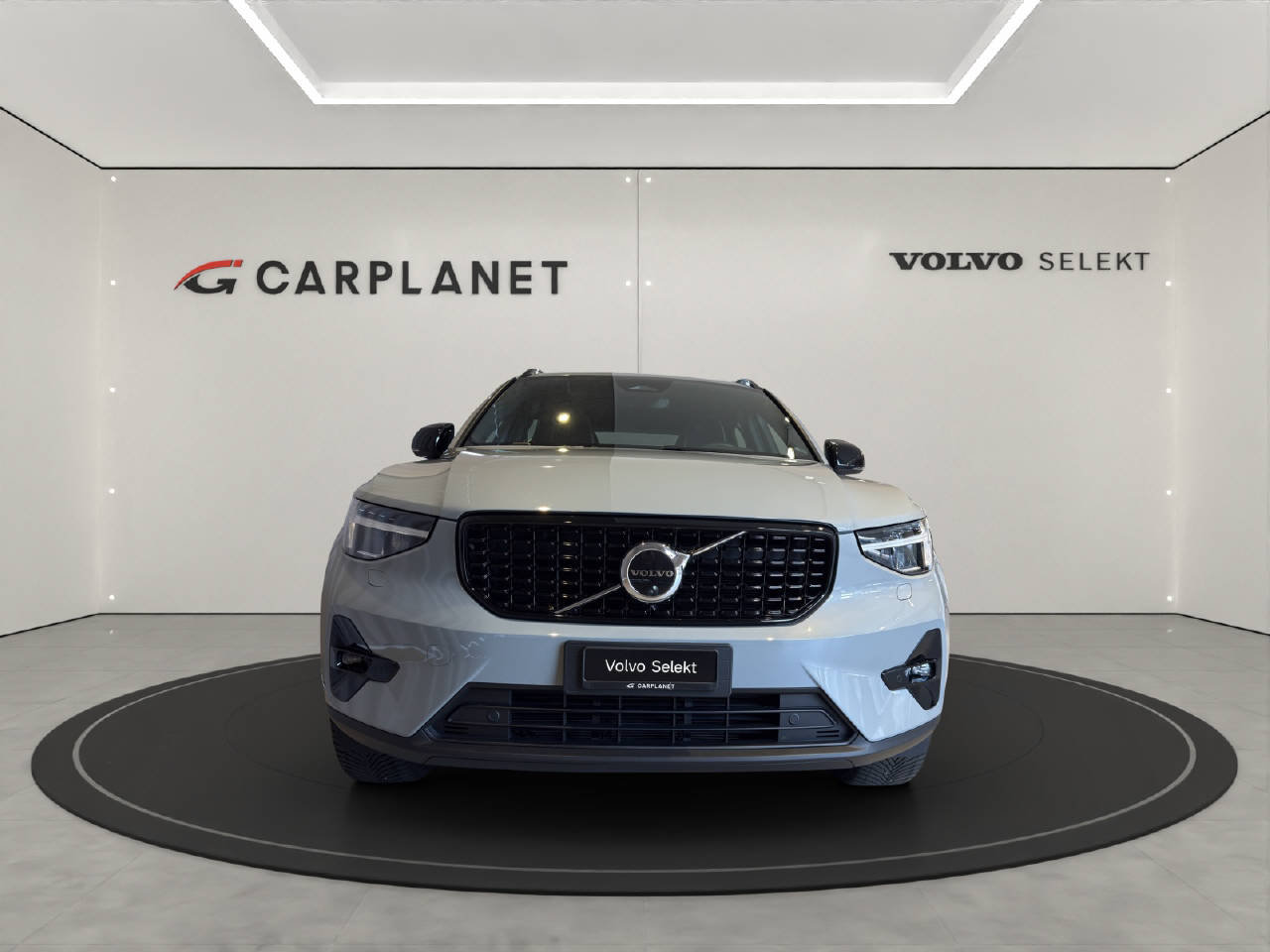 VOLVO XC40 2.0 B3 MH Plus Dark, Mild-Hybrid Benzin/Elektro, Occasion / Gebraucht, Automatik - 4