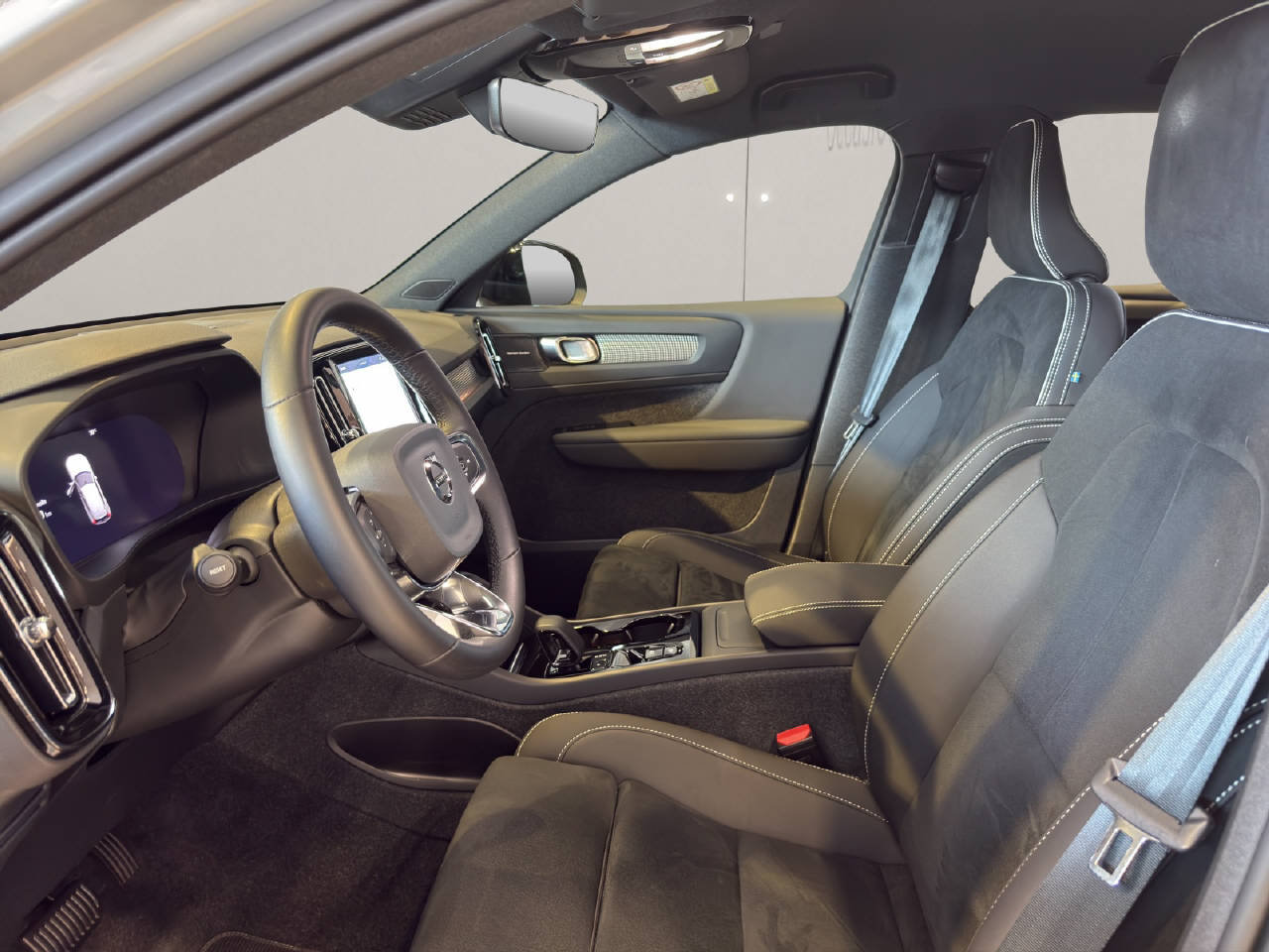 VOLVO XC40 2.0 B3 MH Plus Dark, Mild-Hybrid Benzin/Elektro, Occasion / Gebraucht, Automatik - 5