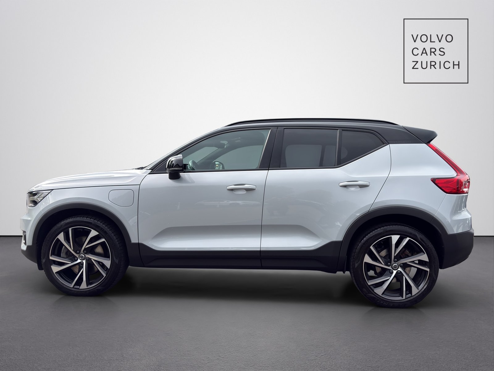 VOLVO XC40 1.5 T5 PiH R-Design, Plug-in-Hybrid Petrol/Electric, Second hand / Used, Automatic - 3