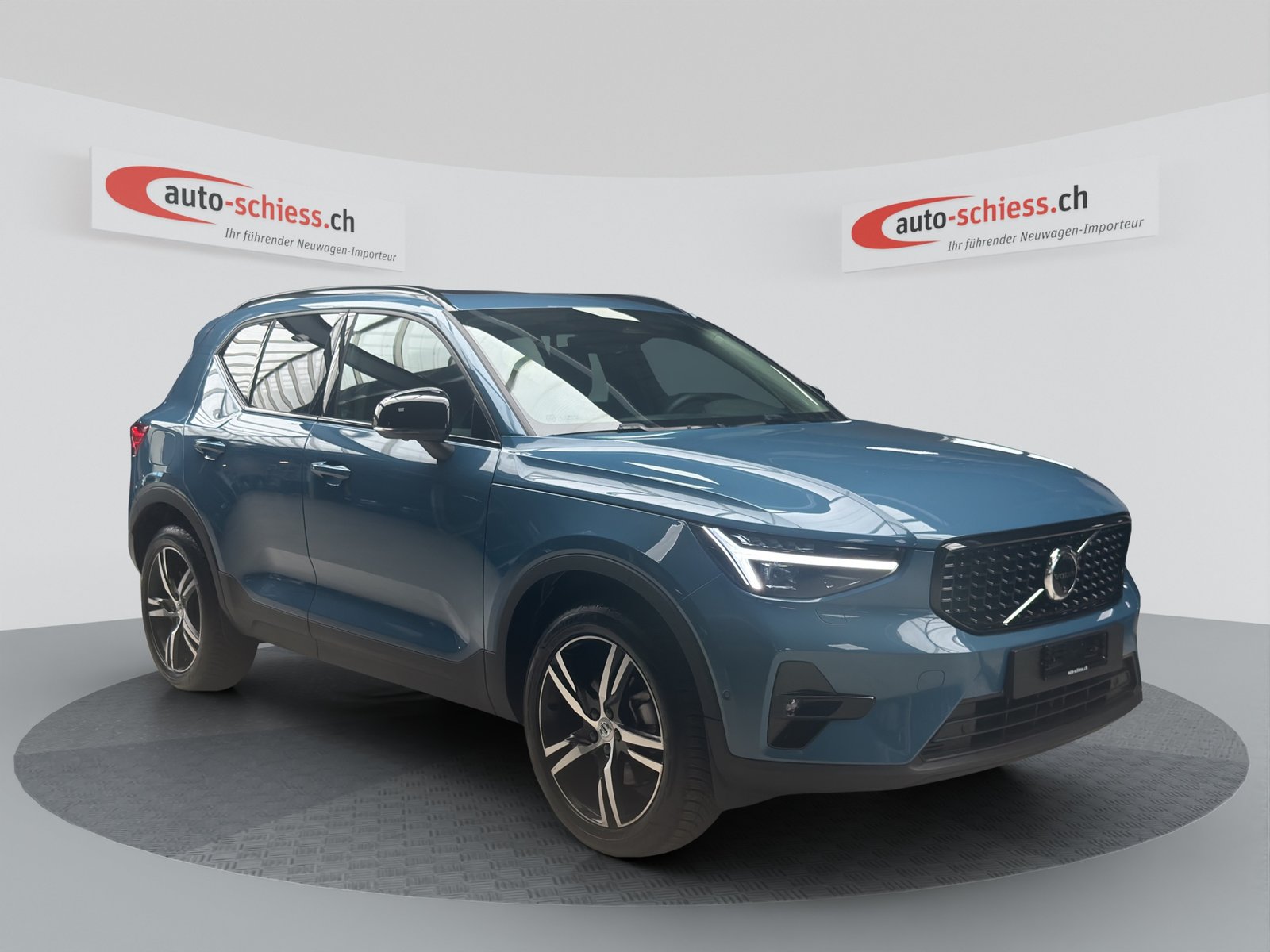 VOLVO XC40 B3 Benzin Mild Hybrid Plus Dark DCT