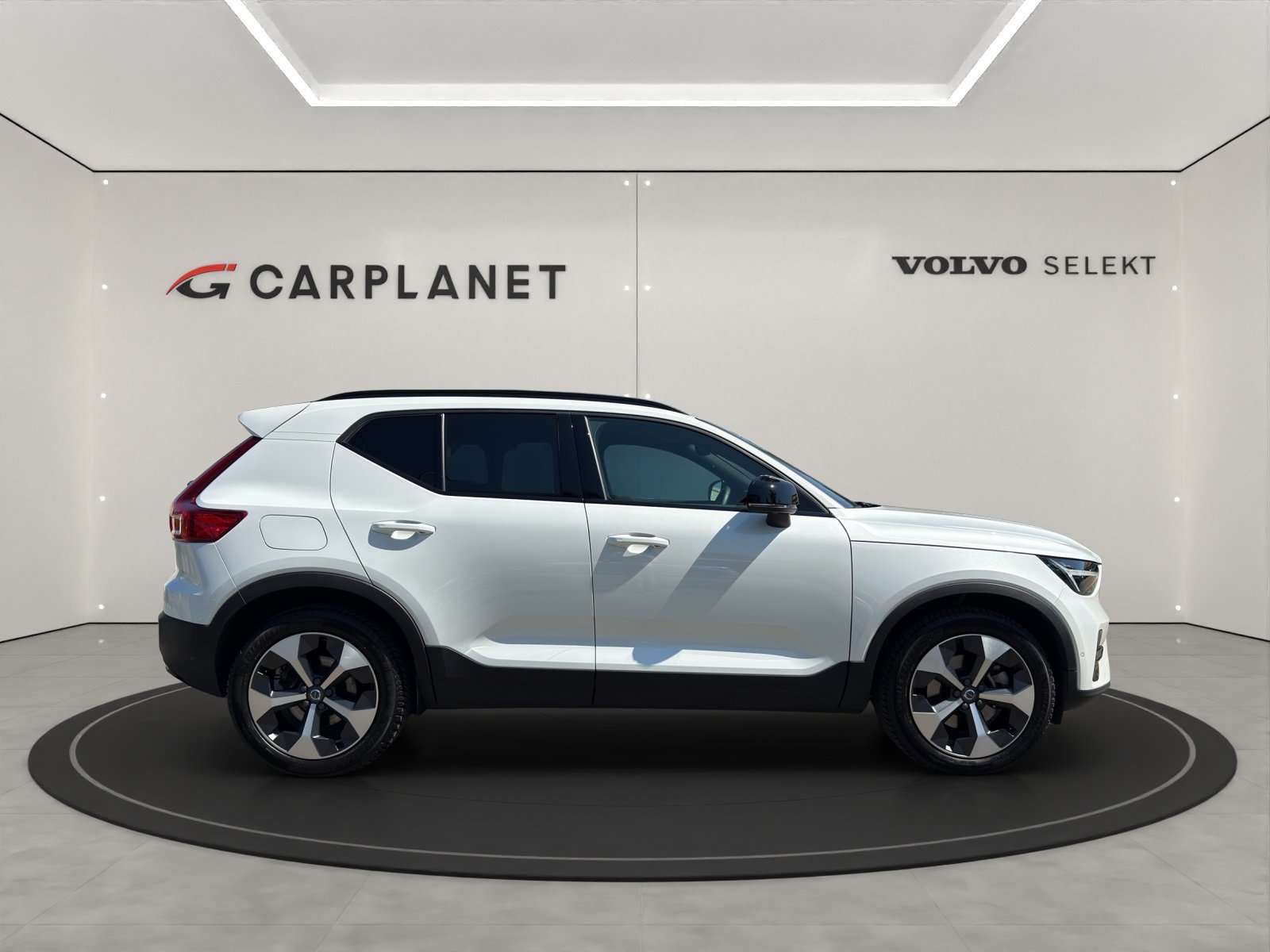 VOLVO XC40 2.0 B4 MH Plus Dark, Mild-Hybrid Petrol/Electric, Second hand / Used, Automatic - 2