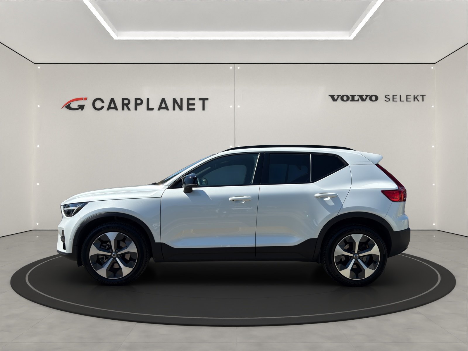 VOLVO XC40 2.0 B4 MH Plus Dark, Mild-Hybrid Petrol/Electric, Second hand / Used, Automatic - 3