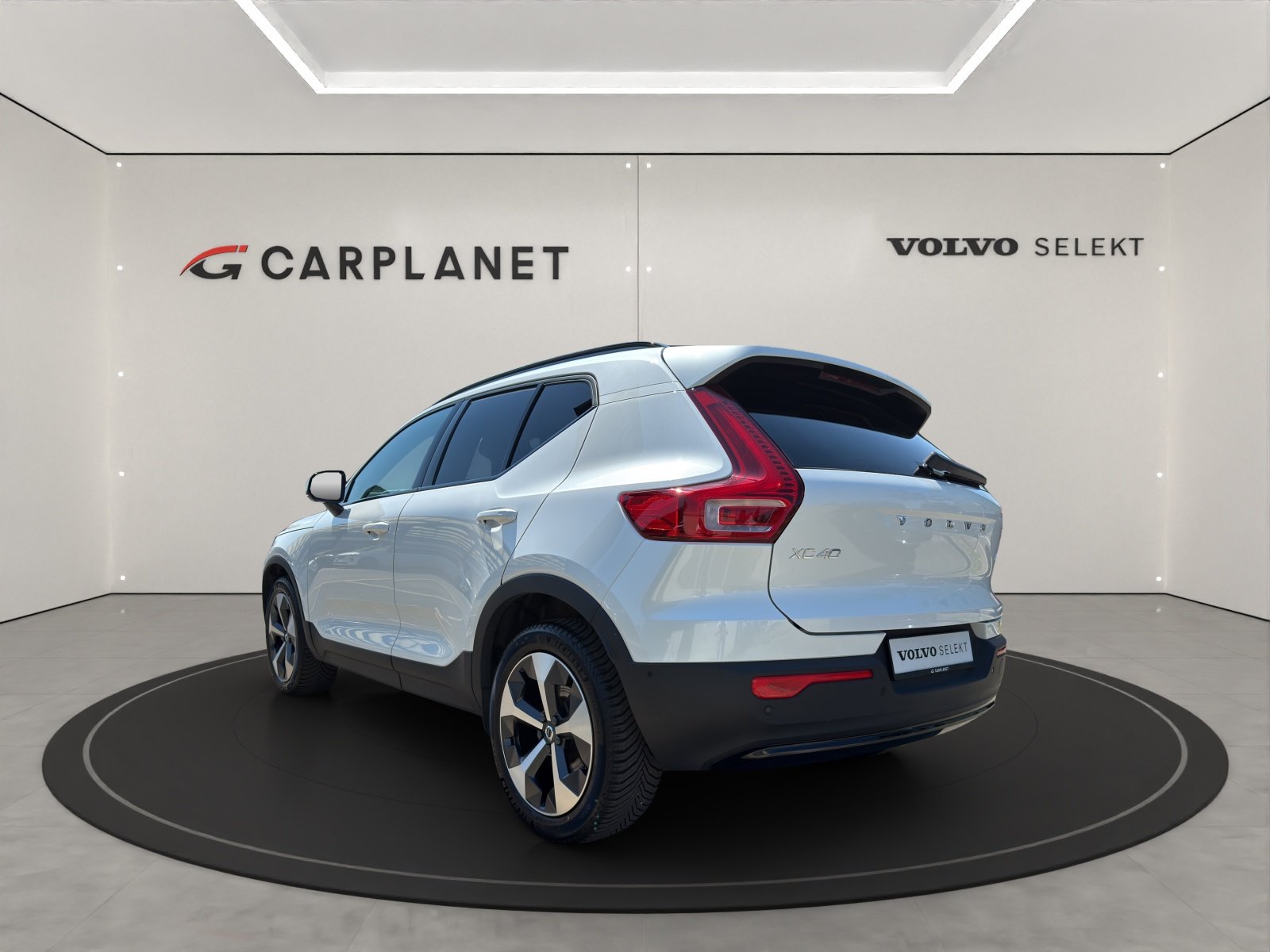 VOLVO XC40 2.0 B4 MH Plus Dark, Mild-Hybrid Petrol/Electric, Second hand / Used, Automatic - 4