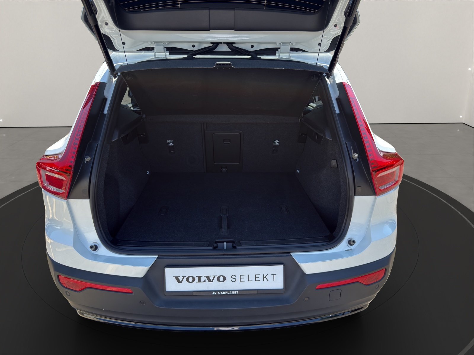VOLVO XC40 2.0 B4 MH Plus Dark, Mild-Hybrid Petrol/Electric, Second hand / Used, Automatic - 6