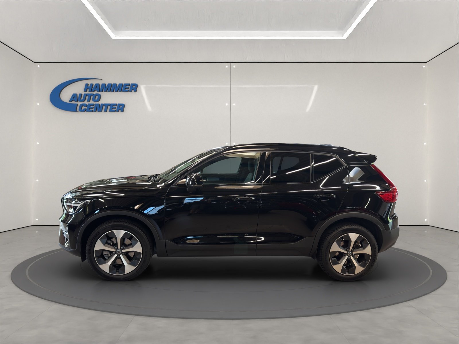 VOLVO XC40 2.0 B3 MH Plus Dark, Mild-Hybrid Petrol/Electric, Second hand / Used, Automatic - 2