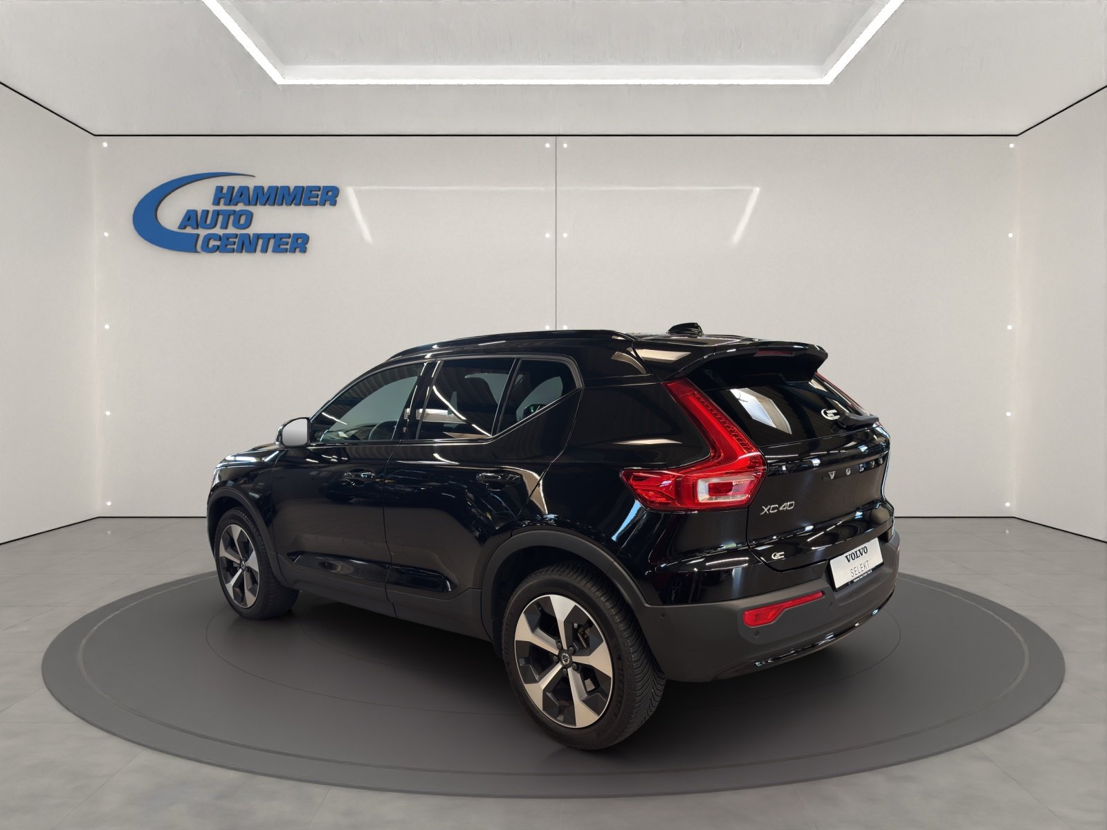 VOLVO XC40 2.0 B3 MH Plus Dark, Mild-Hybrid Petrol/Electric, Second hand / Used, Automatic - 3