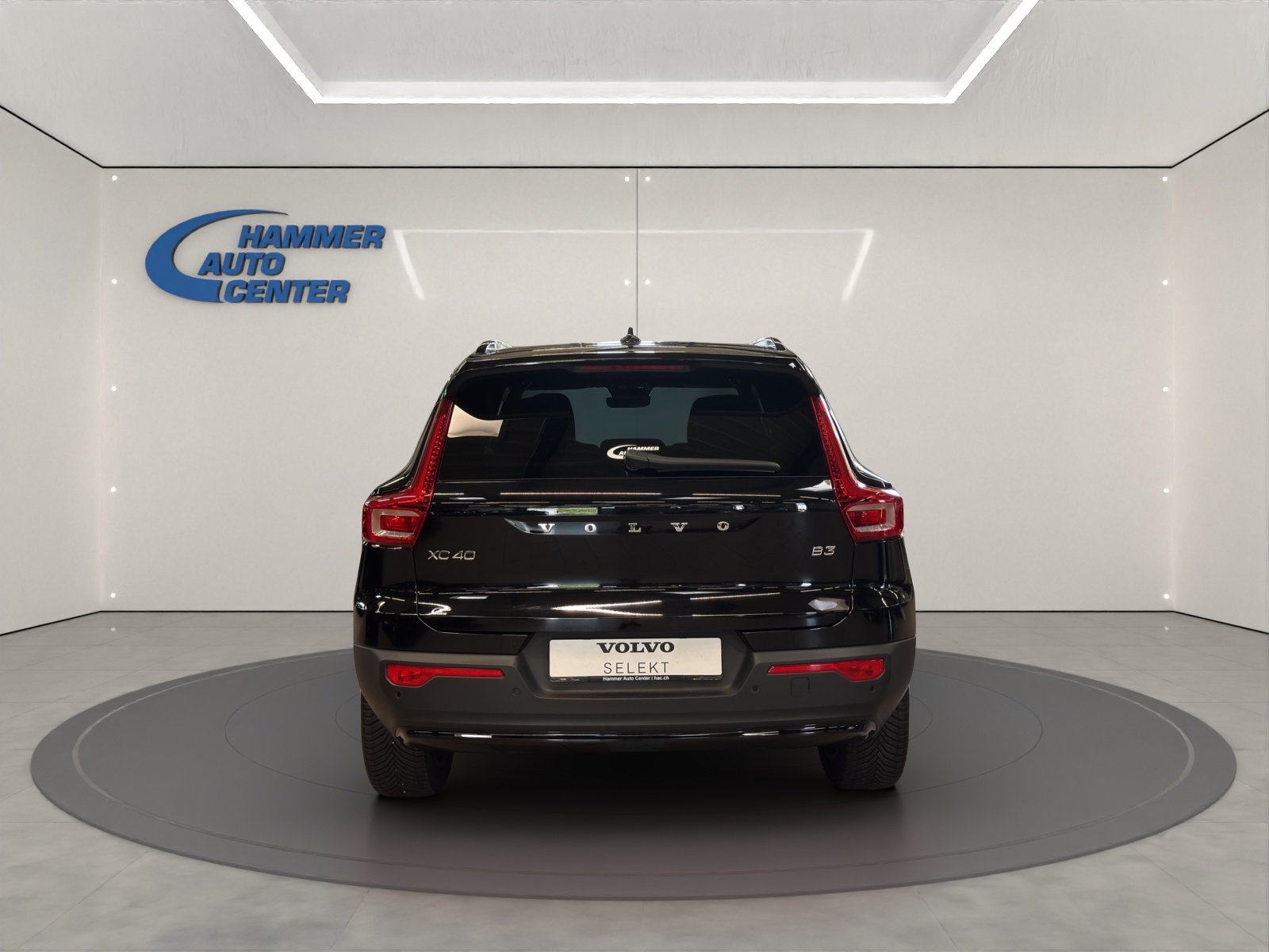 VOLVO XC40 2.0 B3 MH Plus Dark, Mild-Hybrid Petrol/Electric, Second hand / Used, Automatic - 4